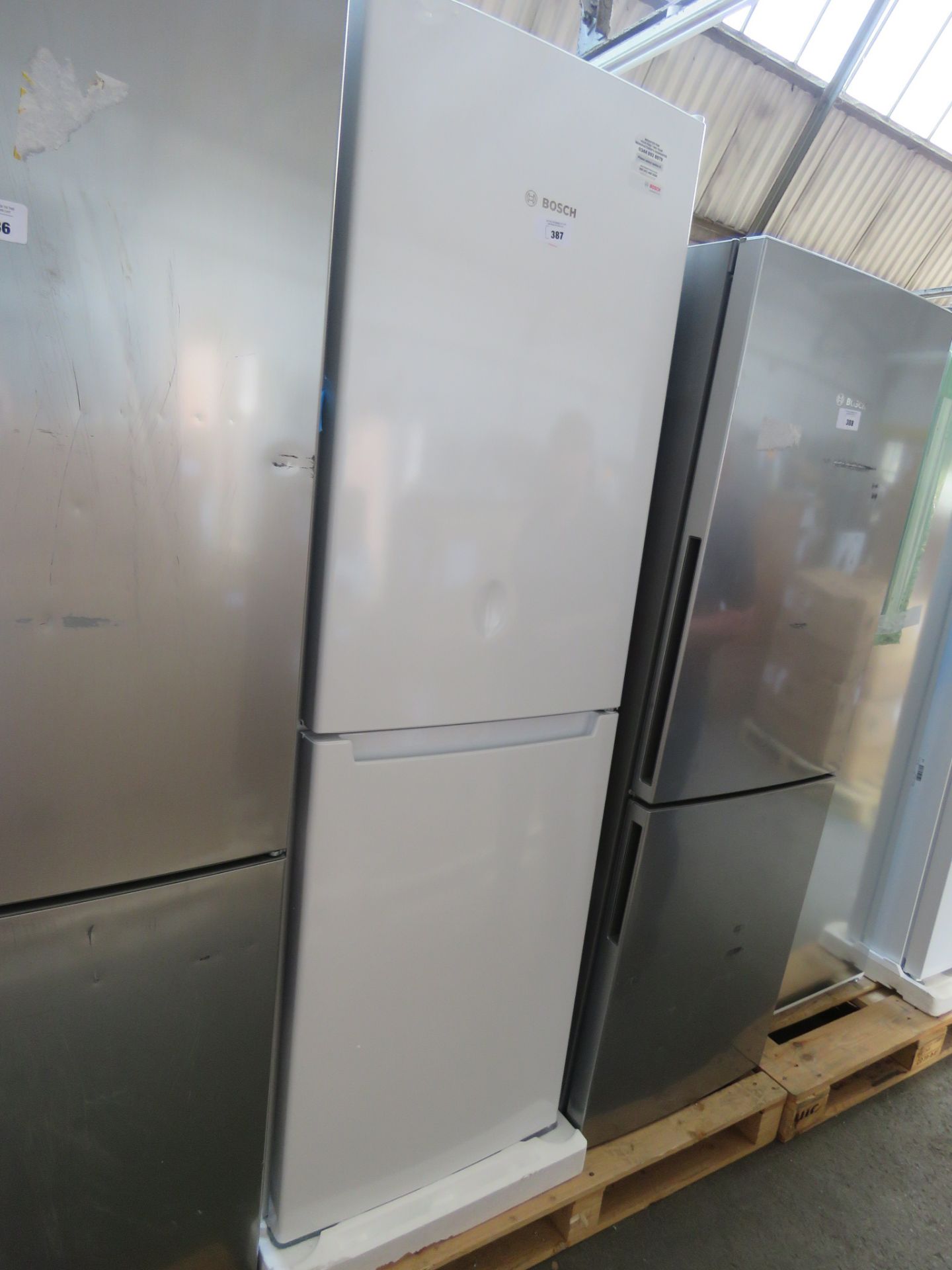 KGN34NWEAGB Bosch Free-standing fridge-freezer