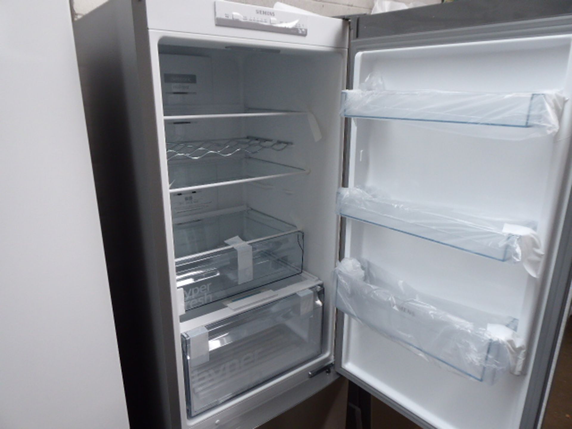 KG36NVIEB-B Siemens Free-standing fridge-freezer - Image 3 of 3