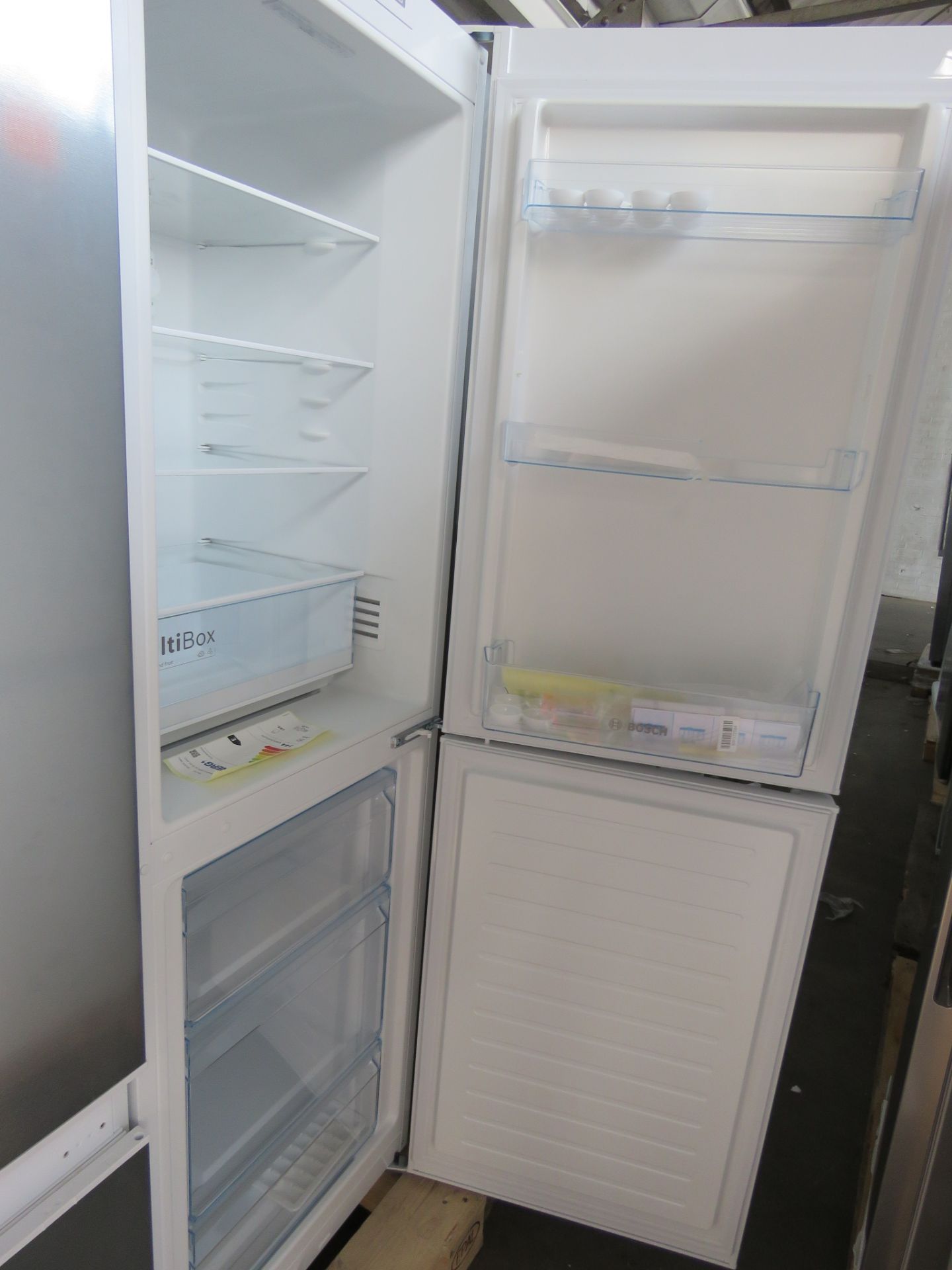 KGN34NWEAGB Bosch Free-standing fridge-freezer - Image 2 of 2