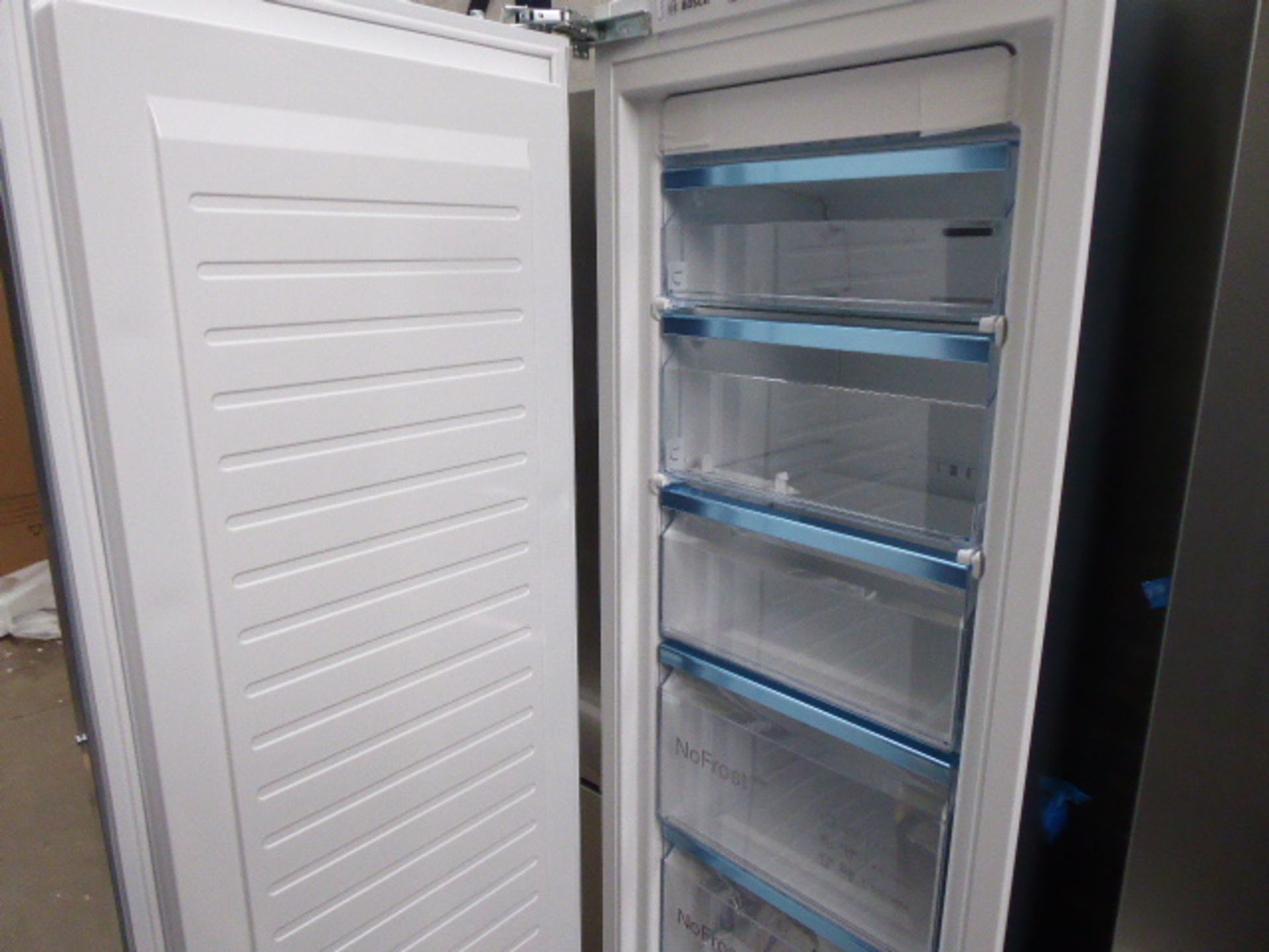 GIN81AEF0GB Bosch Built-in upright freezer - Image 2 of 3