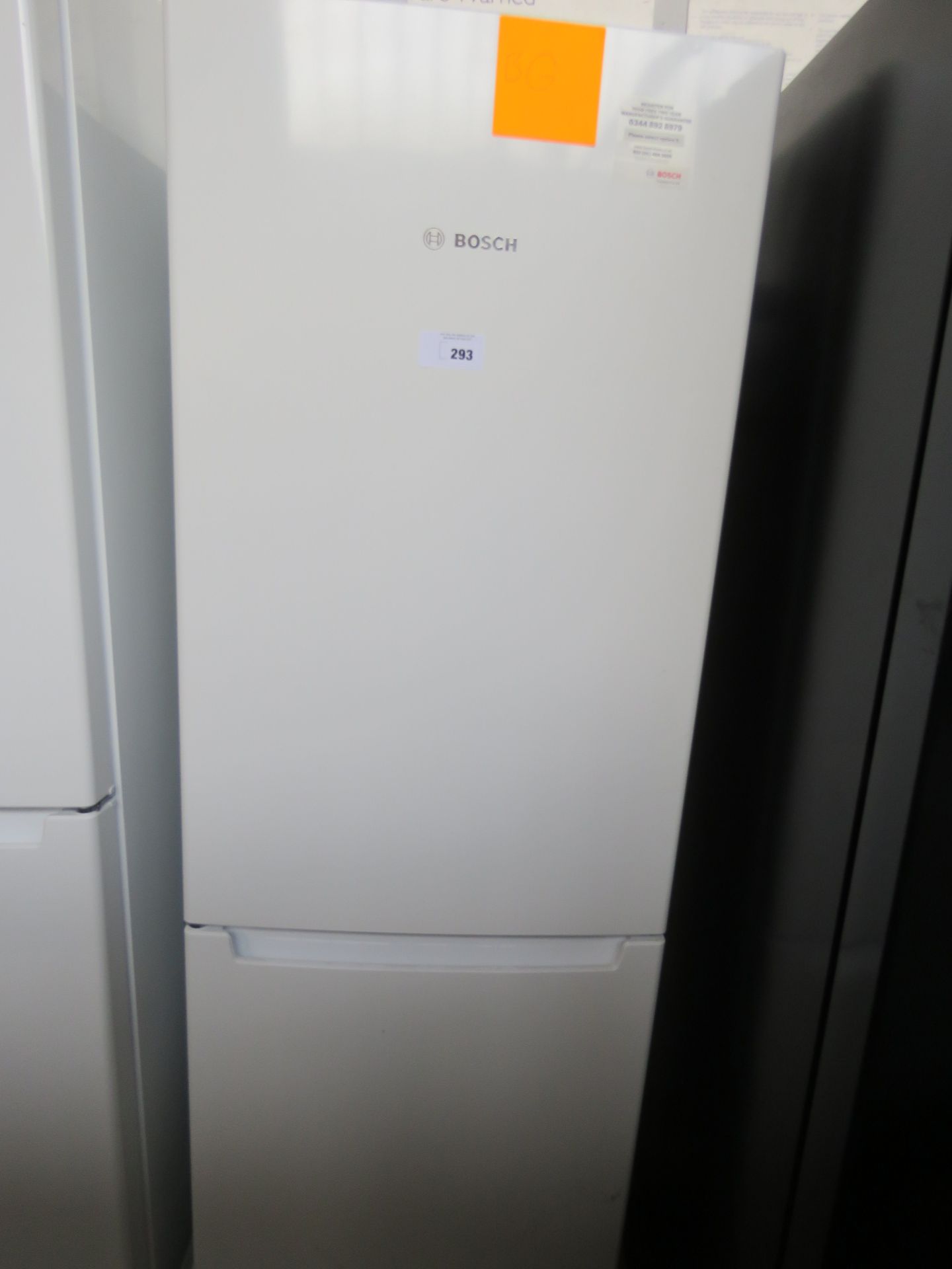 KGN33NWEAGB Bosch Free-standing fridge-freezer