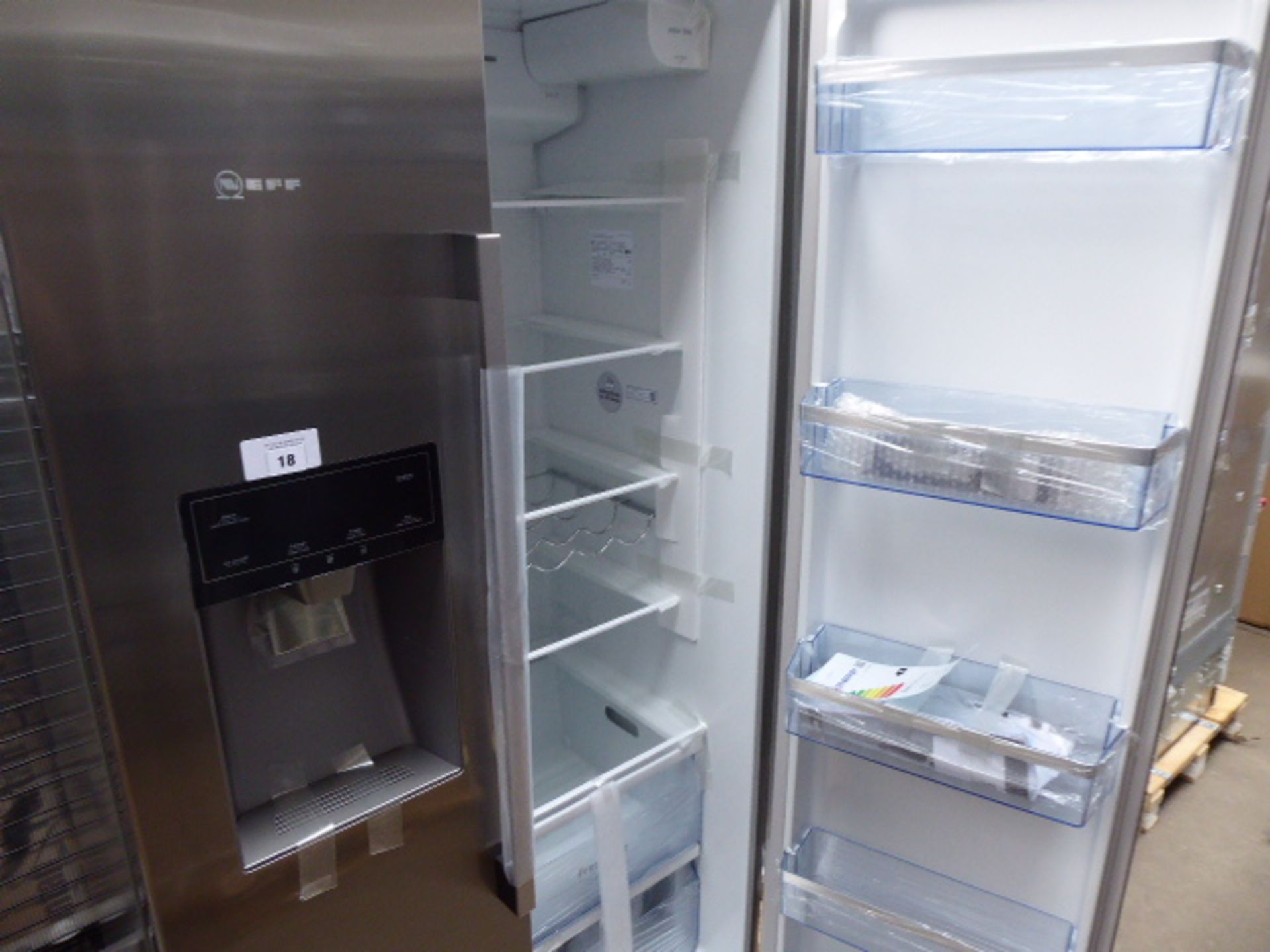 KA3923IE0GB Neff Side-by-side fridge-freezer - Image 3 of 3