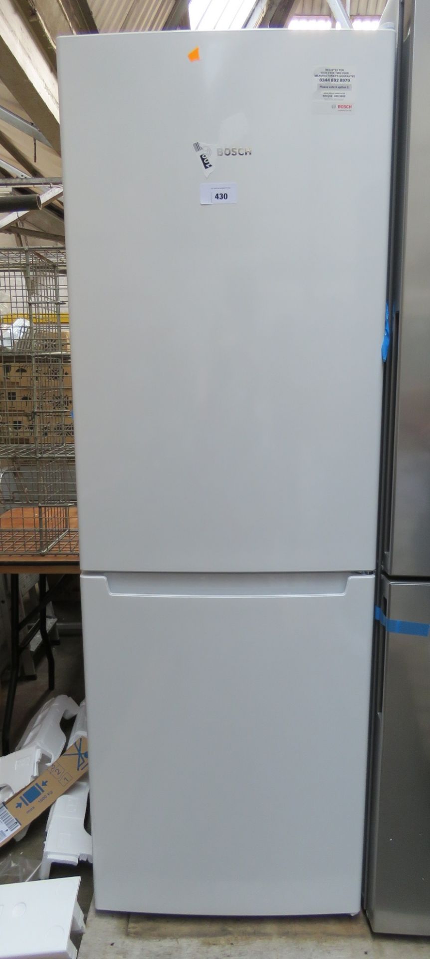 KGN33NWEAGB Bosch Free-standing fridge-freezer
