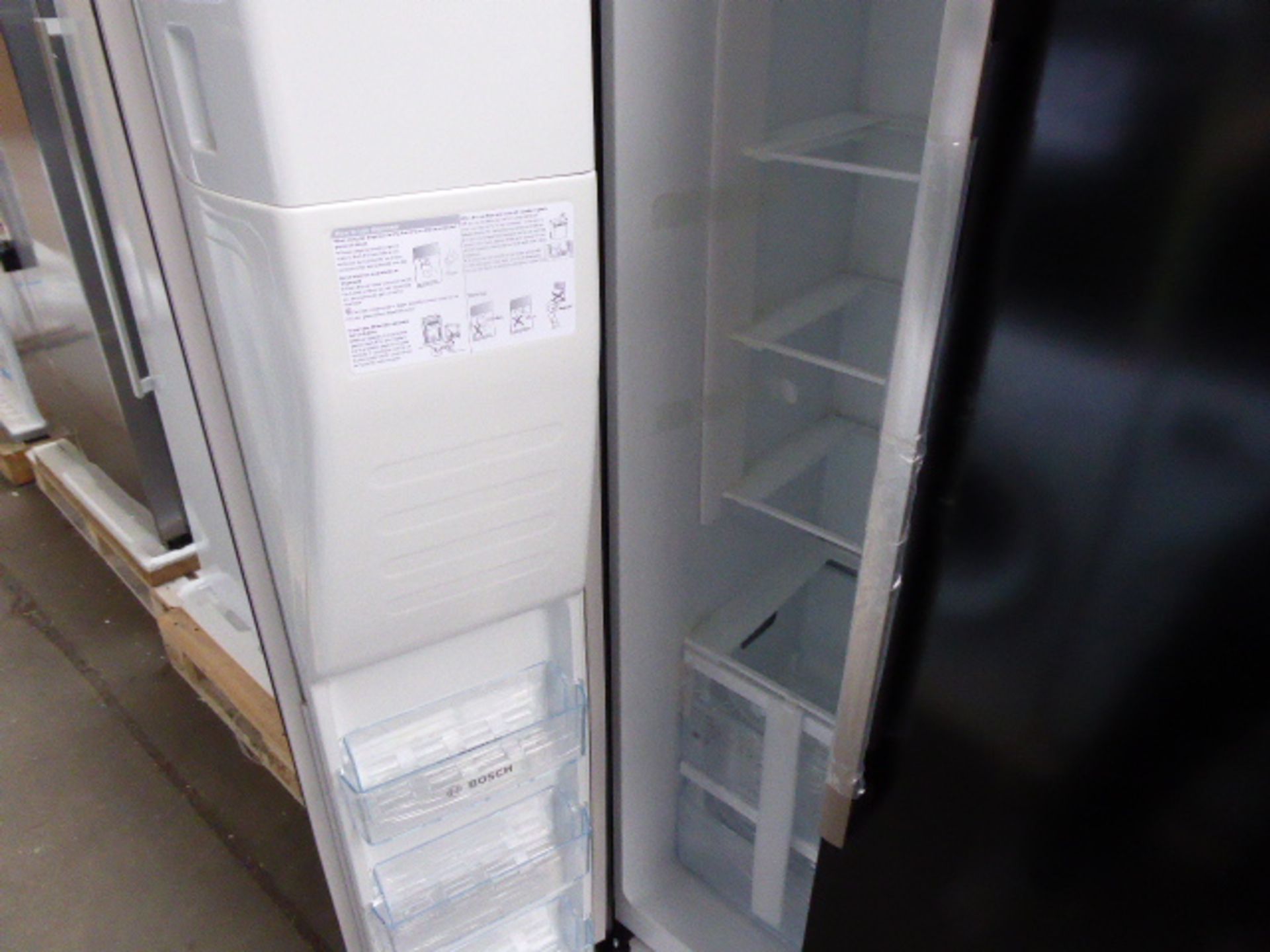 KAD93VBFPGB Bosch Side-by-side fridge-freezer - Image 3 of 3