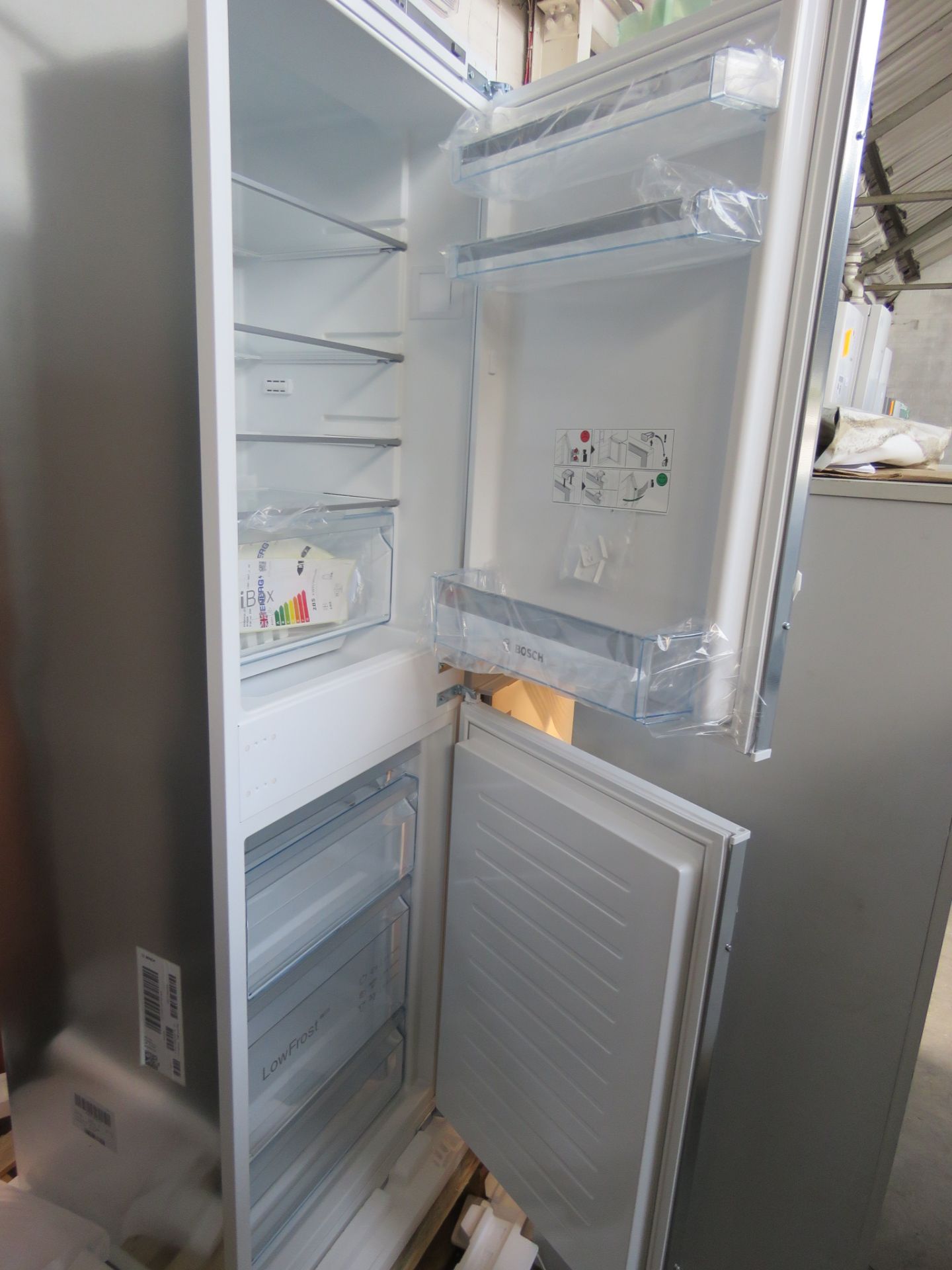 KIV85VSF0GB Bosch Built-in fridge-freezer combination - Image 2 of 2