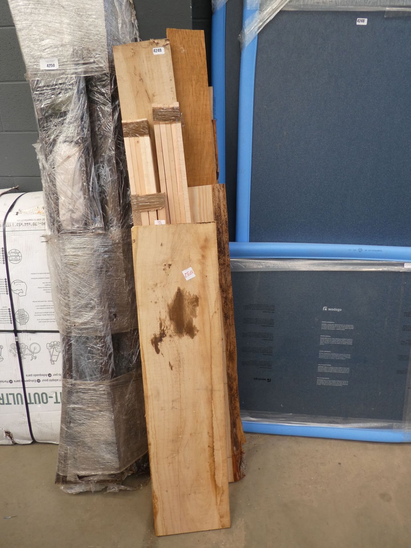 Large quantity of assorted timbers inc. oak and pine