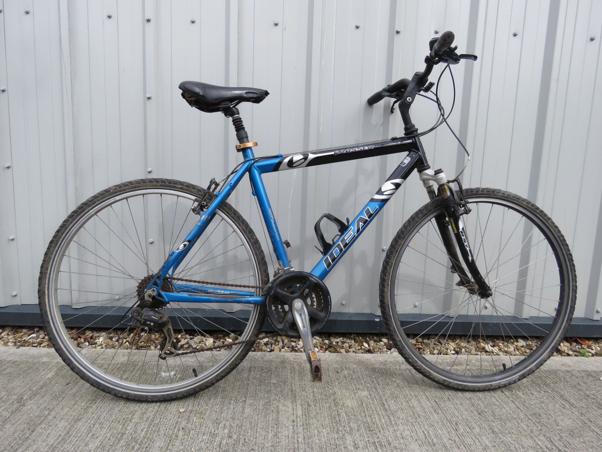 4021 Cross mountain bike in black and blue