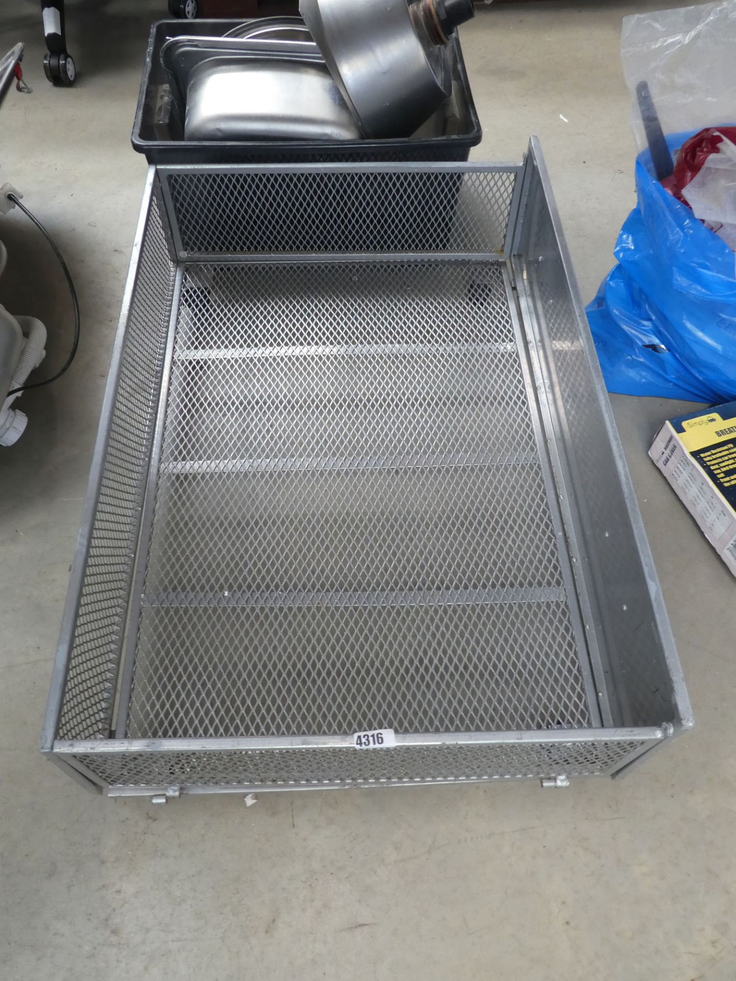 Underbed mesh metal storage box