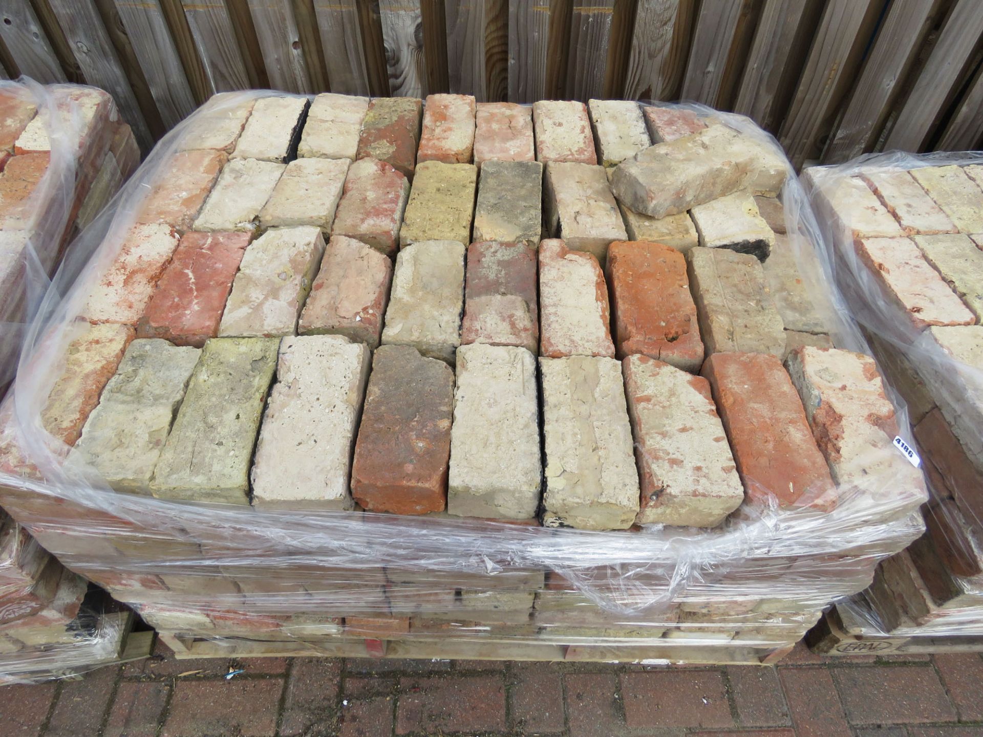 Pallet of hard Victorian red bricks approx 280