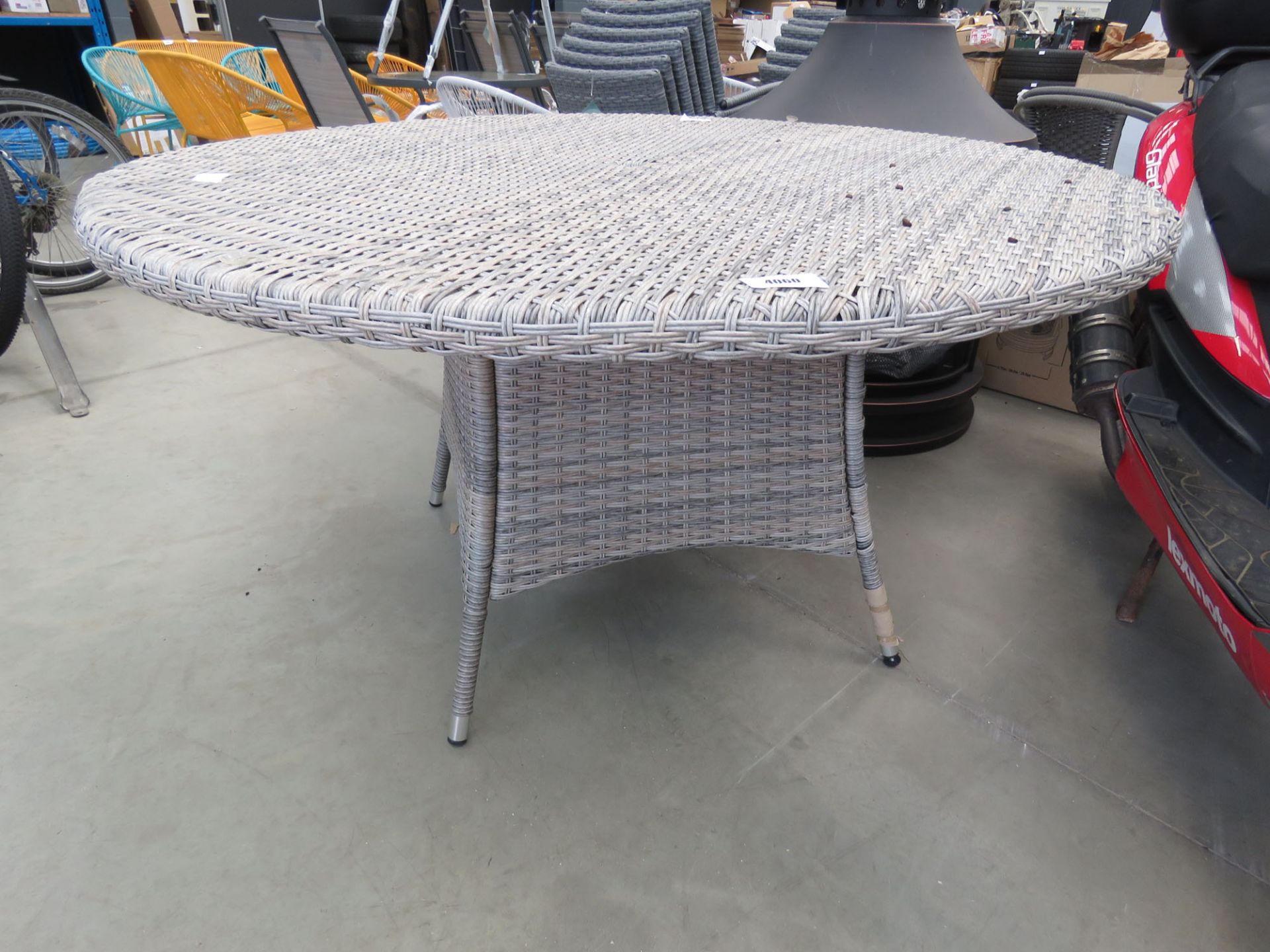 Circular rattan table in grey with 4 chairs