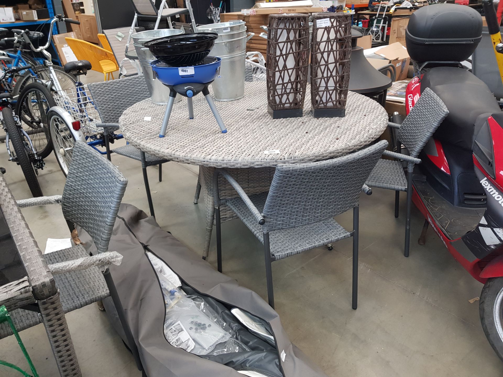 Circular rattan table in grey with 4 chairs - Image 3 of 3