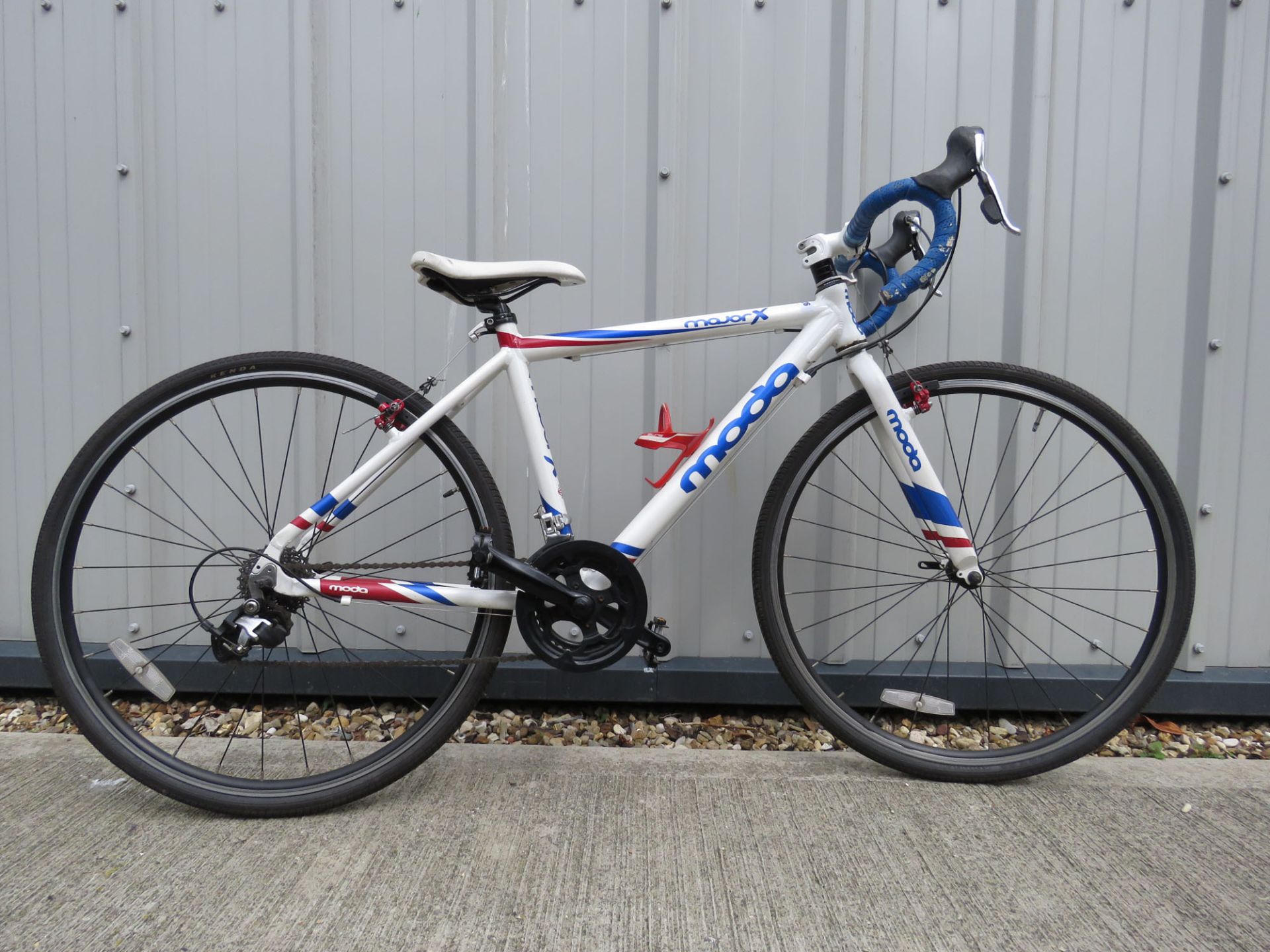 Major X racing bike in white and blue