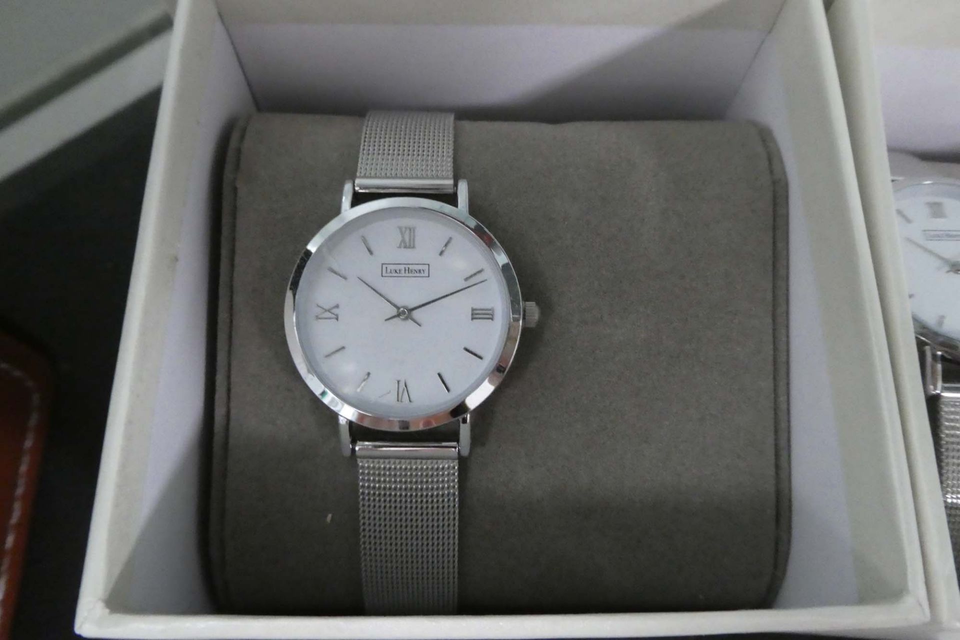 2061 Luke Henry wrist watch with box