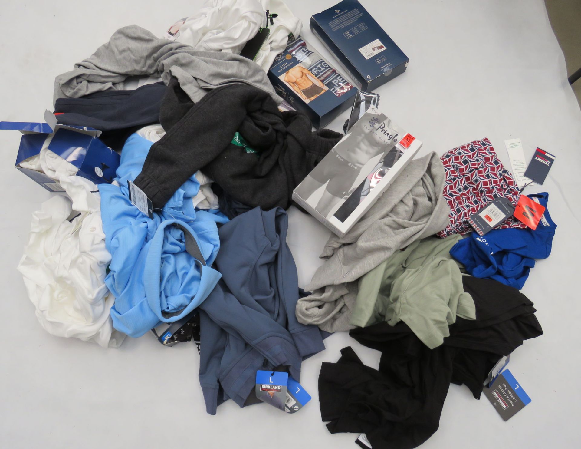 Large bag of mixed mens clothing and underwear incl. Pringle, Under Armour, Champion, etc.