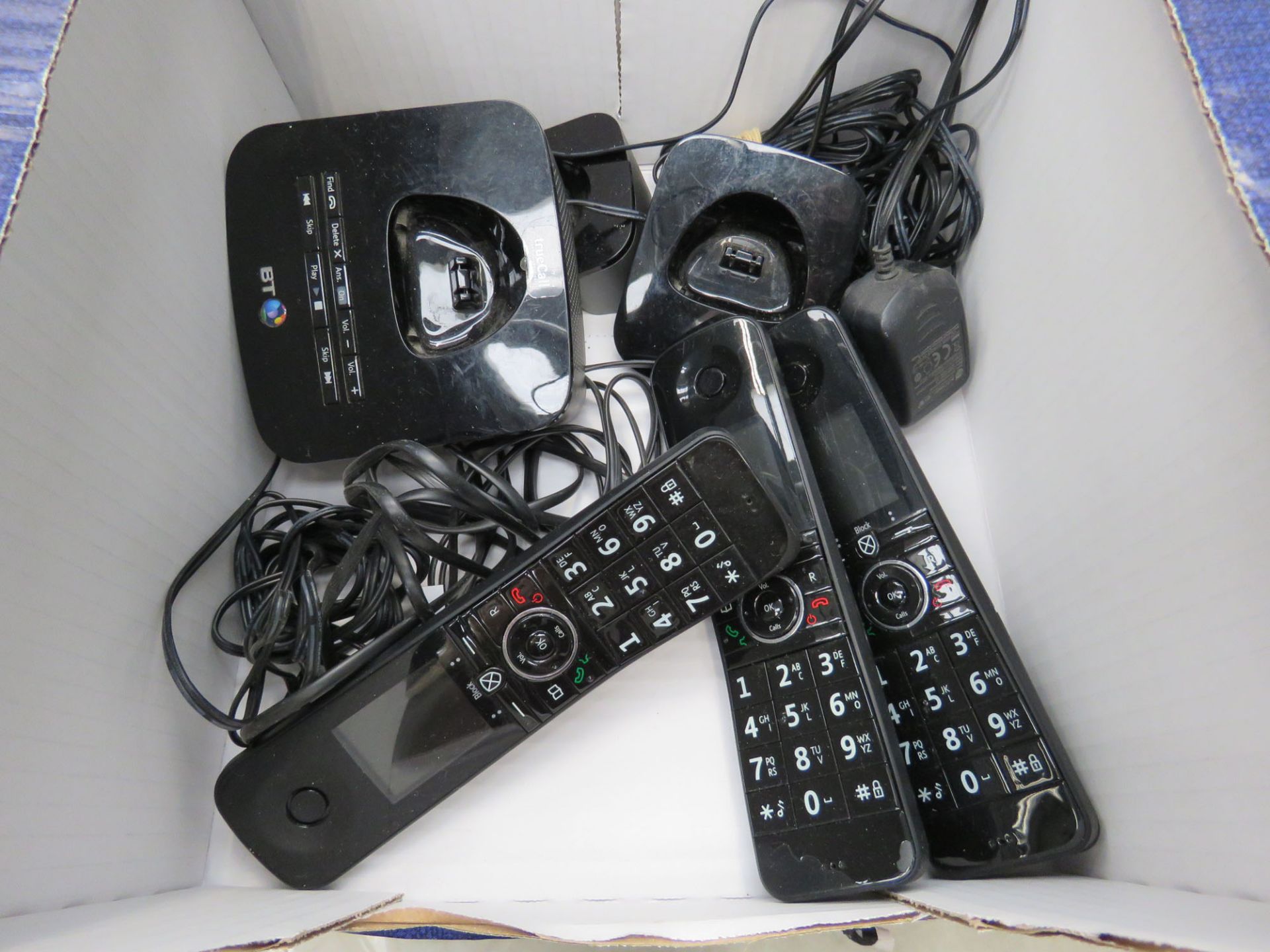 Small tray containing BT phone handset