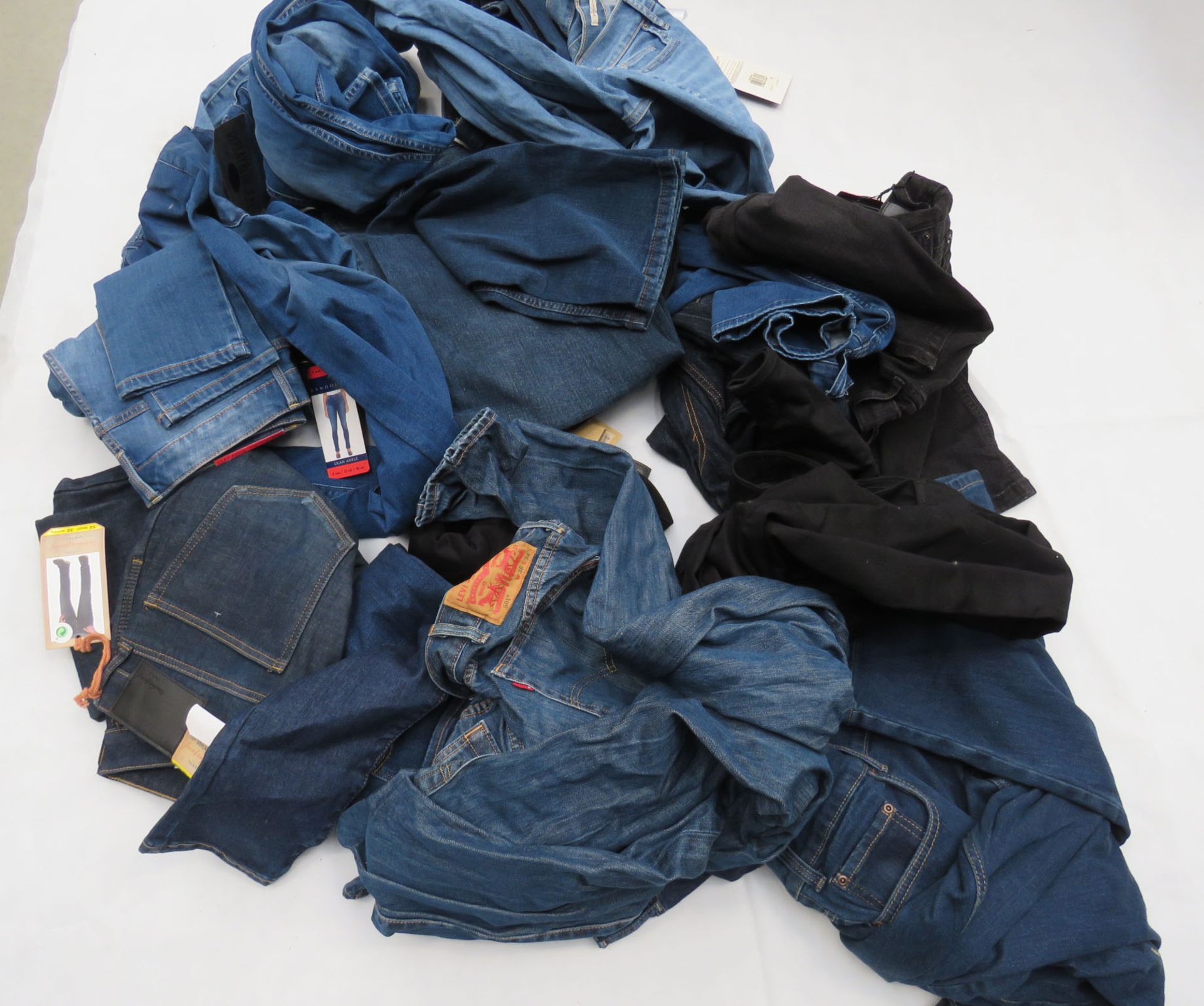 Large bag containing mixed style jeans incl. Kirkland, Levi, Urban Style, etc.