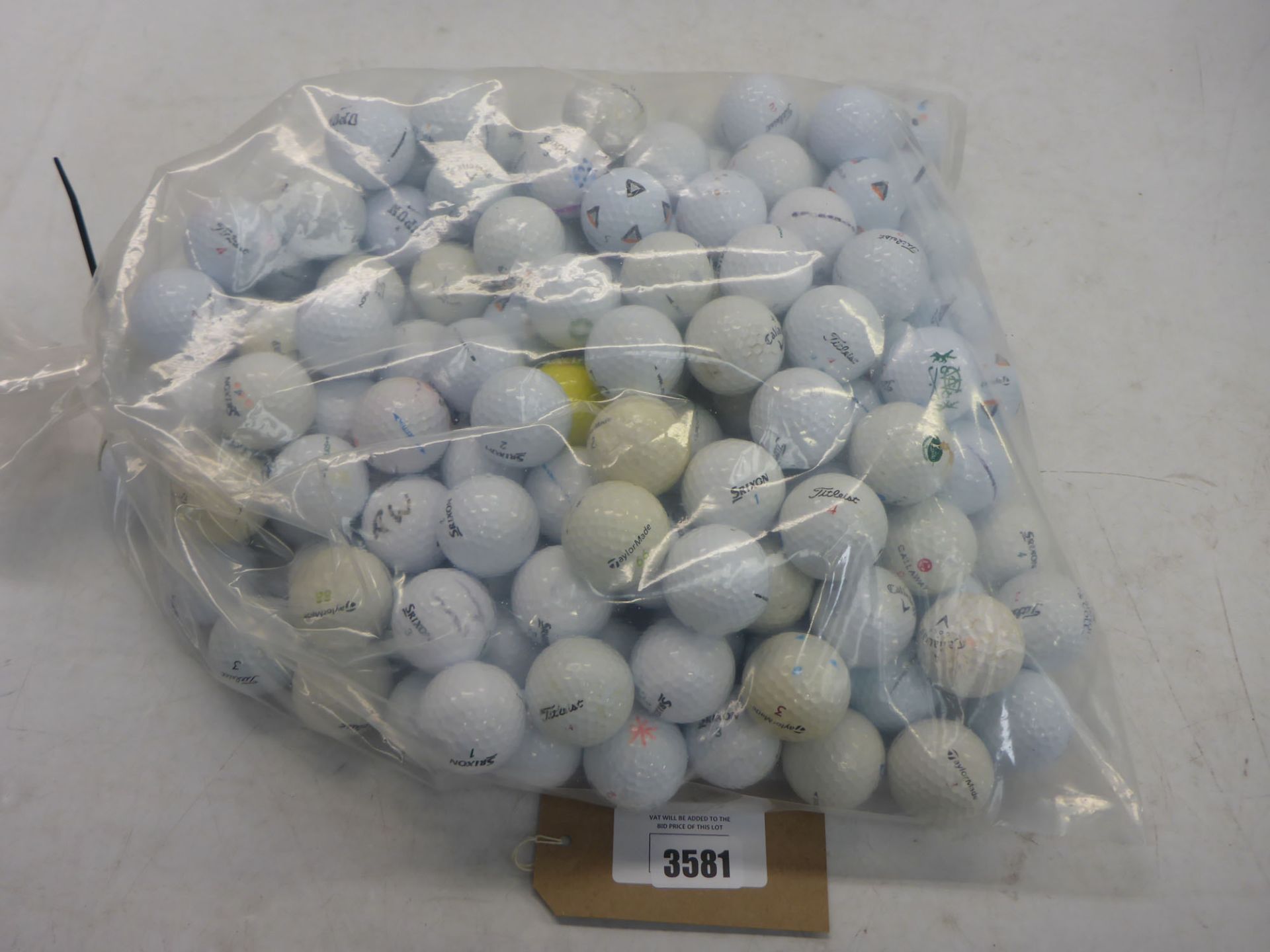 Large quantity of used golf balls
