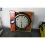 (1043) Fenland battery powered clock