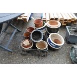 Quantity of ceramic pots
