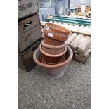 Small quantity of ceramic plant pots