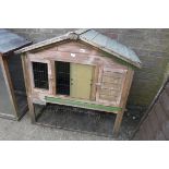 (1090) Large rabbit hutch