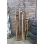 Quantity of garden tools incl. fork, rake, hoe, etc.