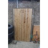 Feather edged wooden garden gate, 112cm(w) x 175cm(h)