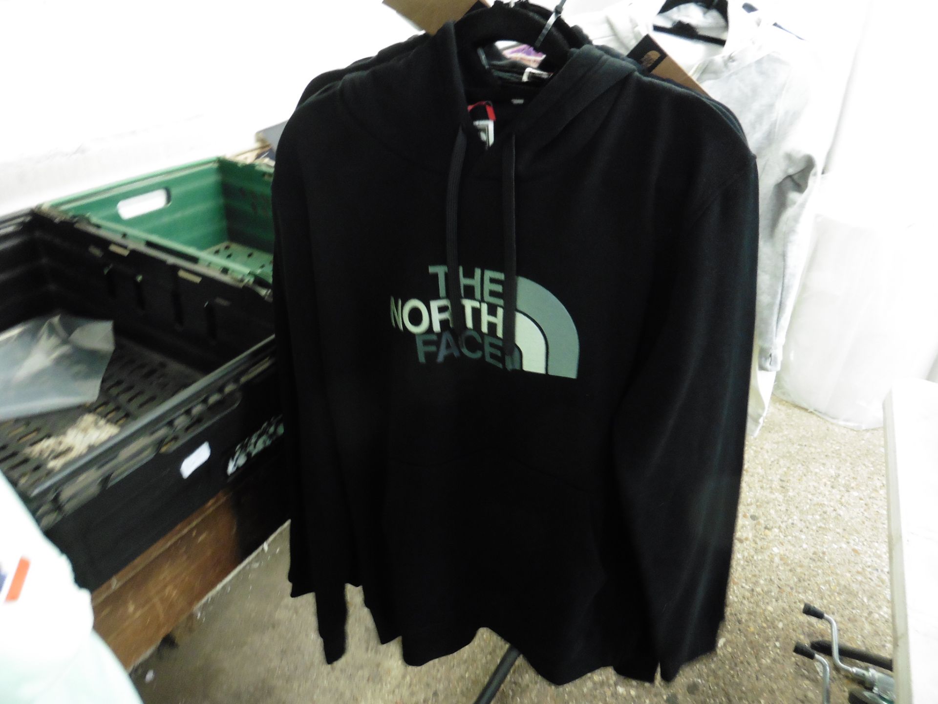 5 Northface hoodies in assorted sizes