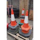 *WITHDRAWN* (1147) Pallet containing mixed size traffic cones