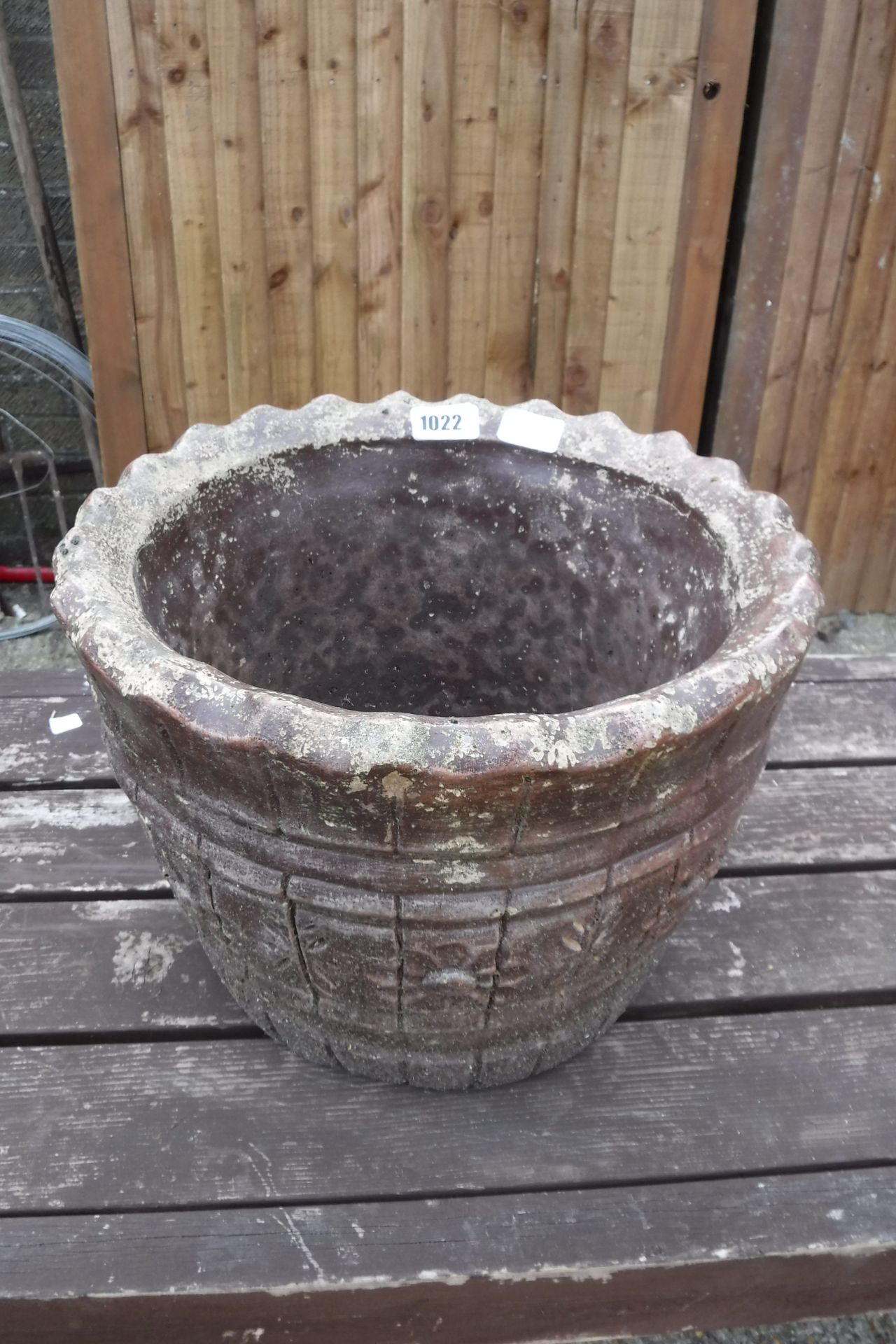 (1106) Concrete garden pot