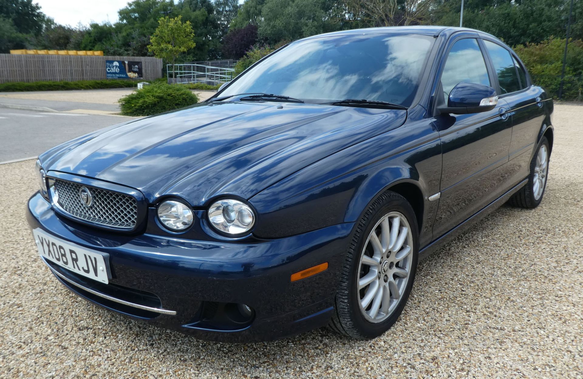 YX08 RJV, Jaguar X-Type S Auto in blue, first registered 28.03.2008, two keys, 2198cc, diesel, 4 - Image 3 of 7