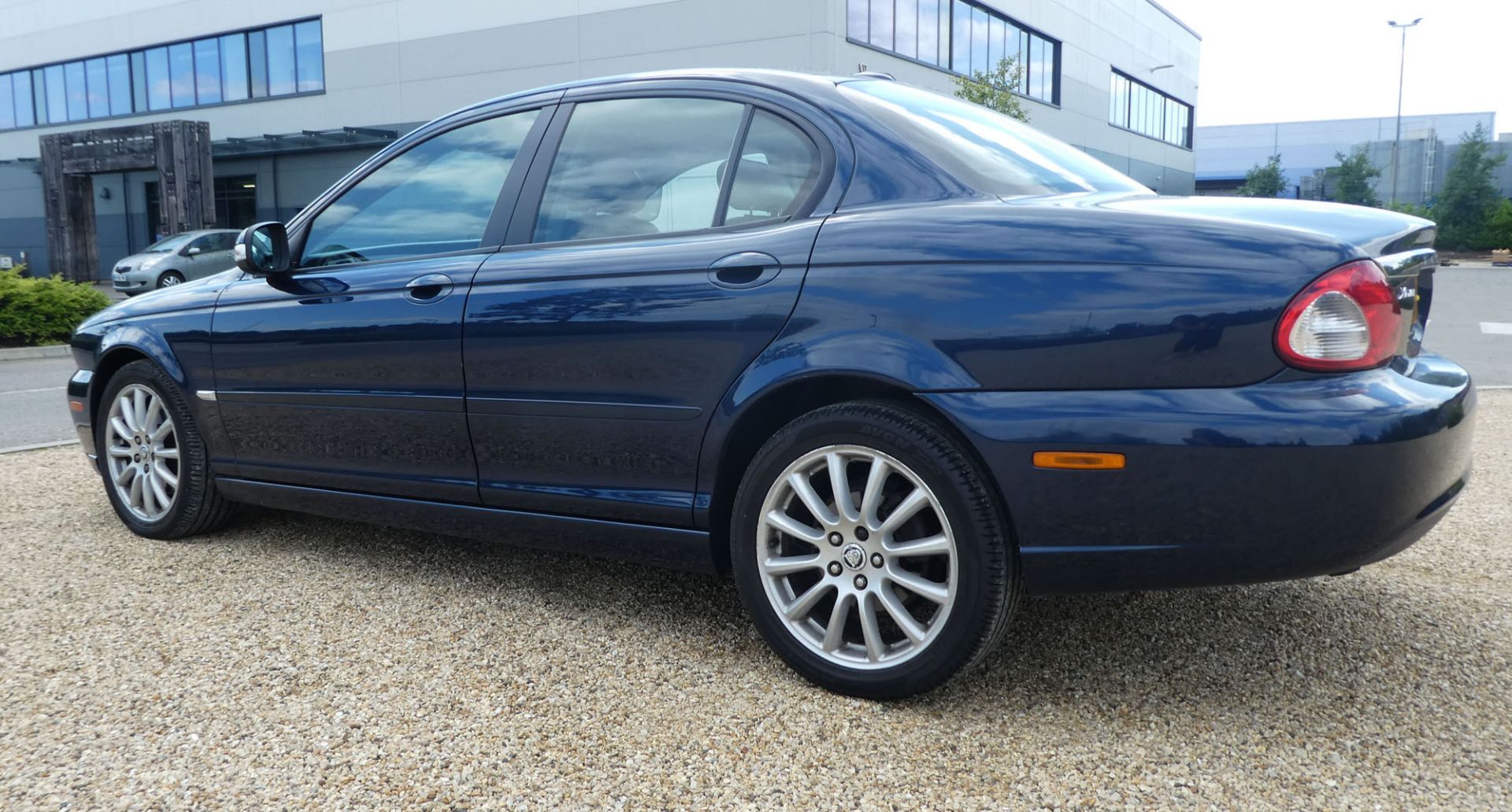 YX08 RJV, Jaguar X-Type S Auto in blue, first registered 28.03.2008, two keys, 2198cc, diesel, 4 - Image 5 of 7