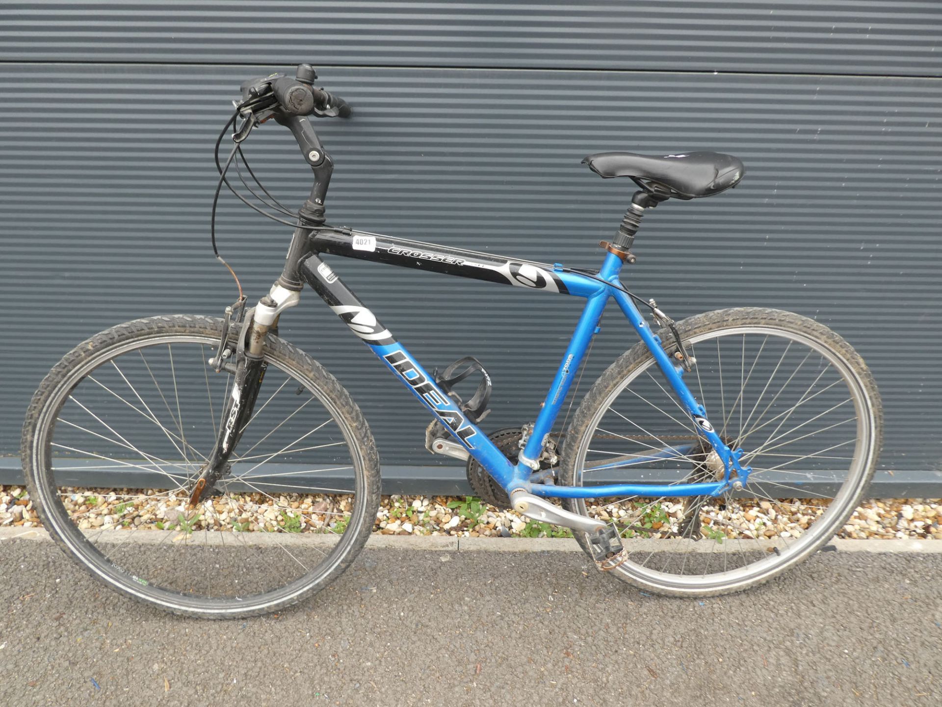 4031 Ideal blue and black mountain bike