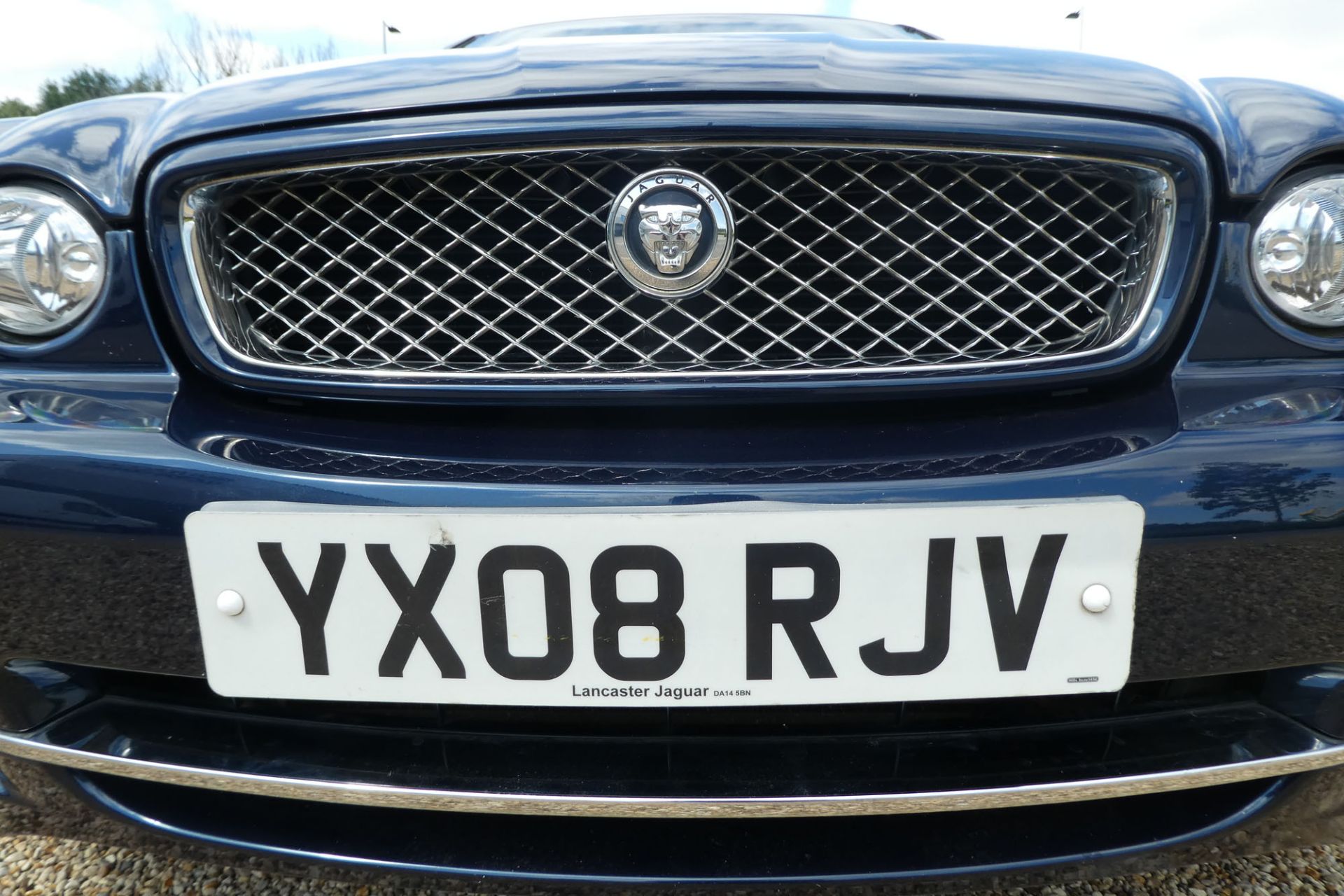 YX08 RJV, Jaguar X-Type S Auto in blue, first registered 28.03.2008, two keys, 2198cc, diesel, 4 - Image 2 of 7
