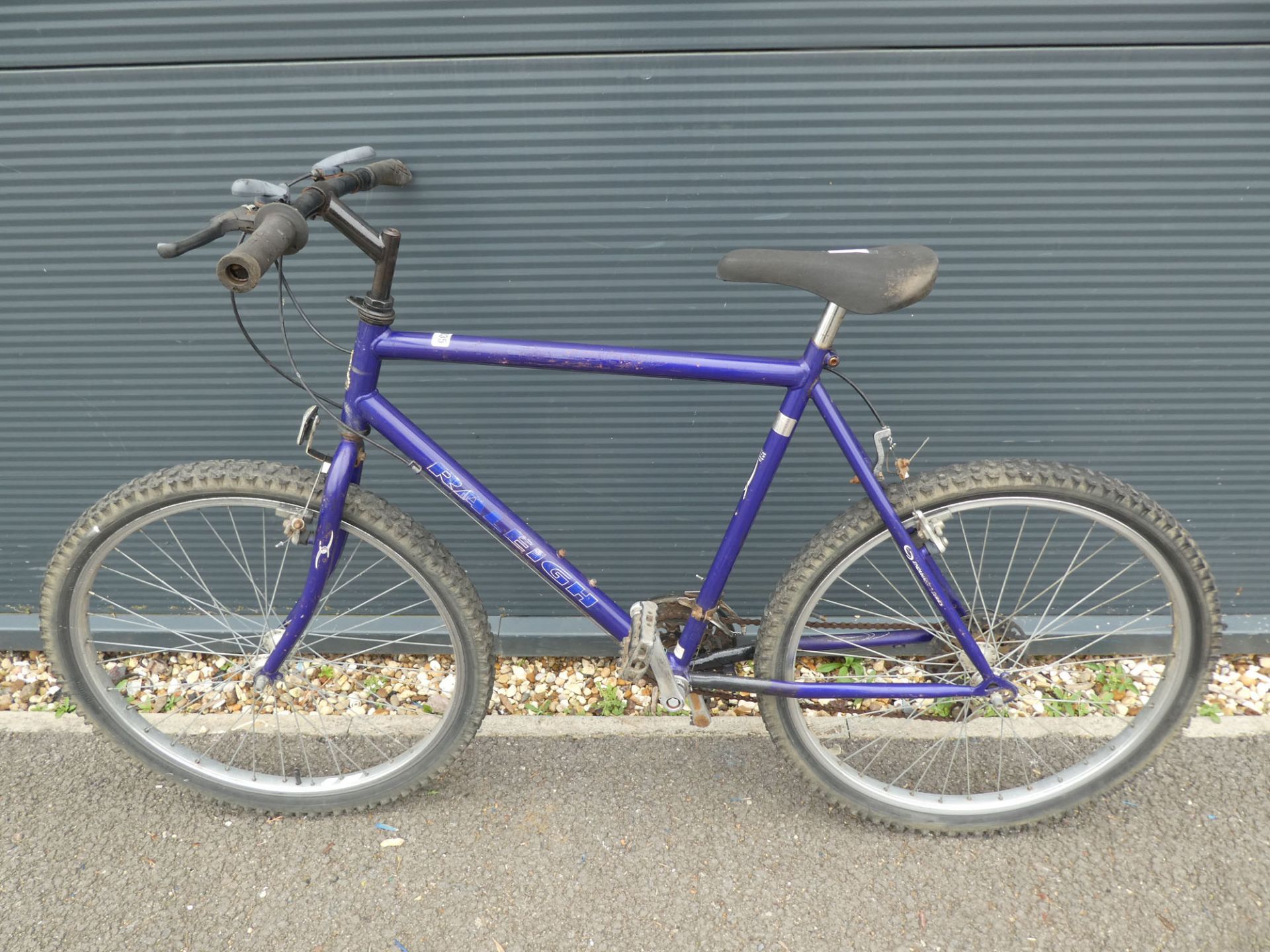 Purple Raleigh gents mountain bike