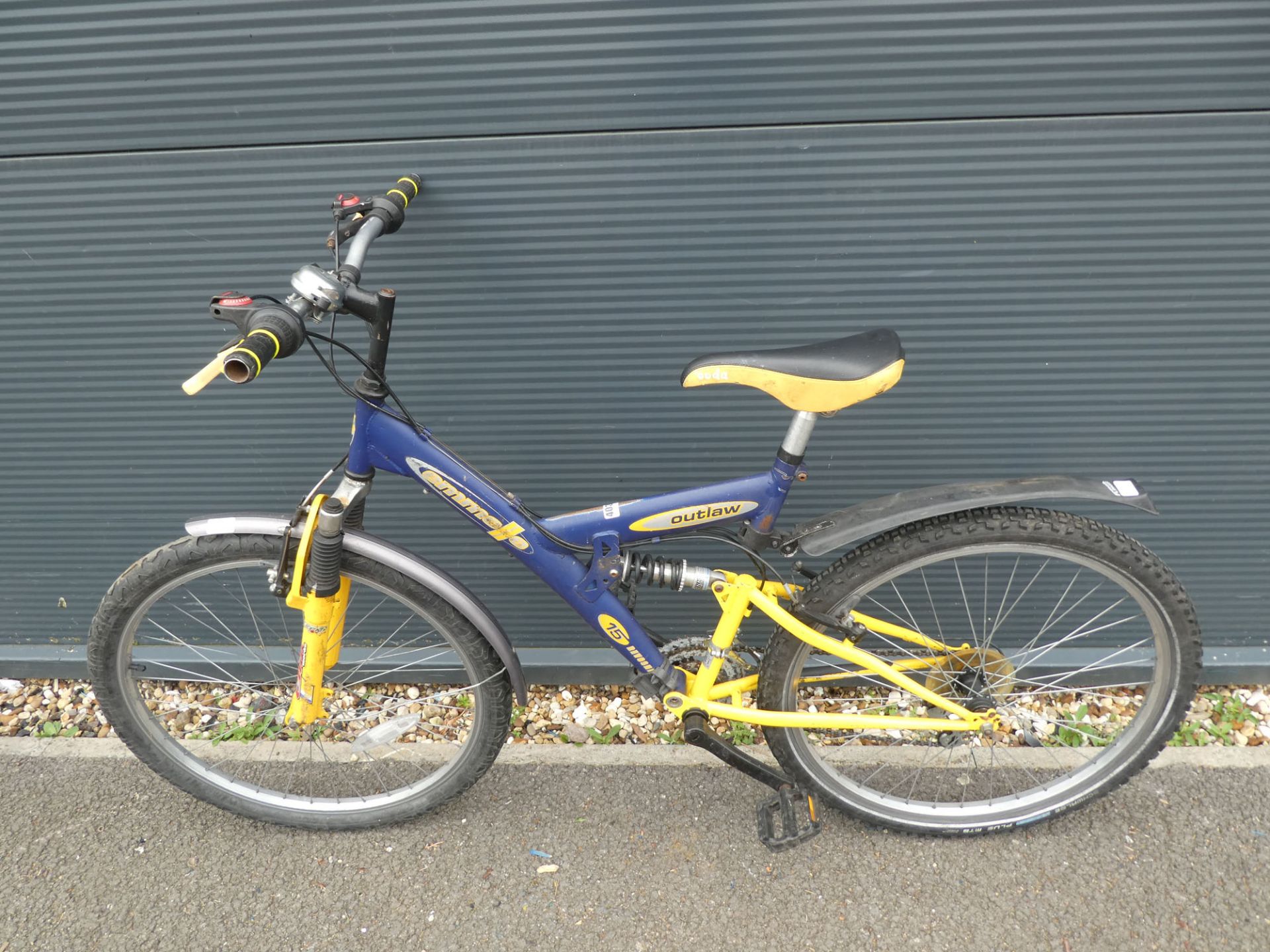 Emmelle outlaw blue and yellow suspension mountain bike