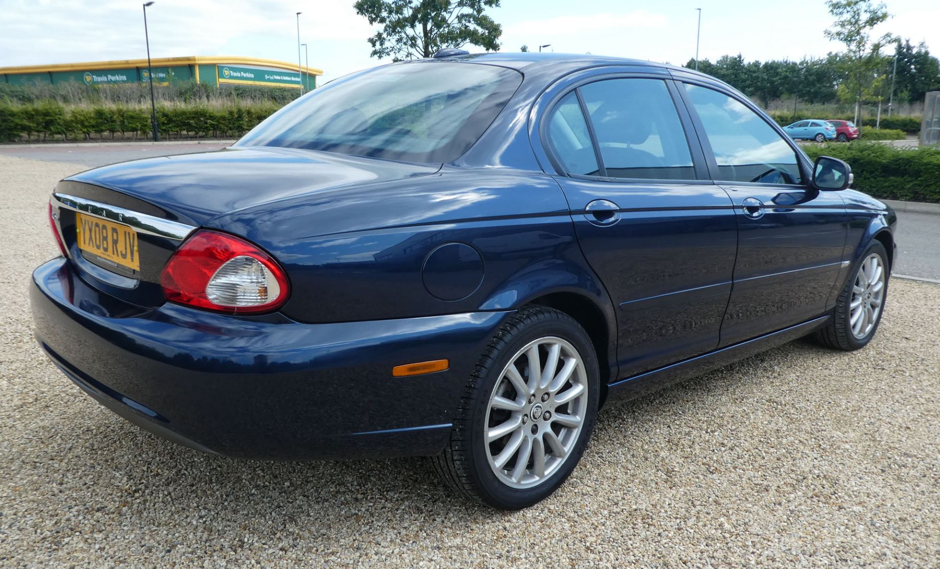 YX08 RJV, Jaguar X-Type S Auto in blue, first registered 28.03.2008, two keys, 2198cc, diesel, 4 - Image 4 of 7