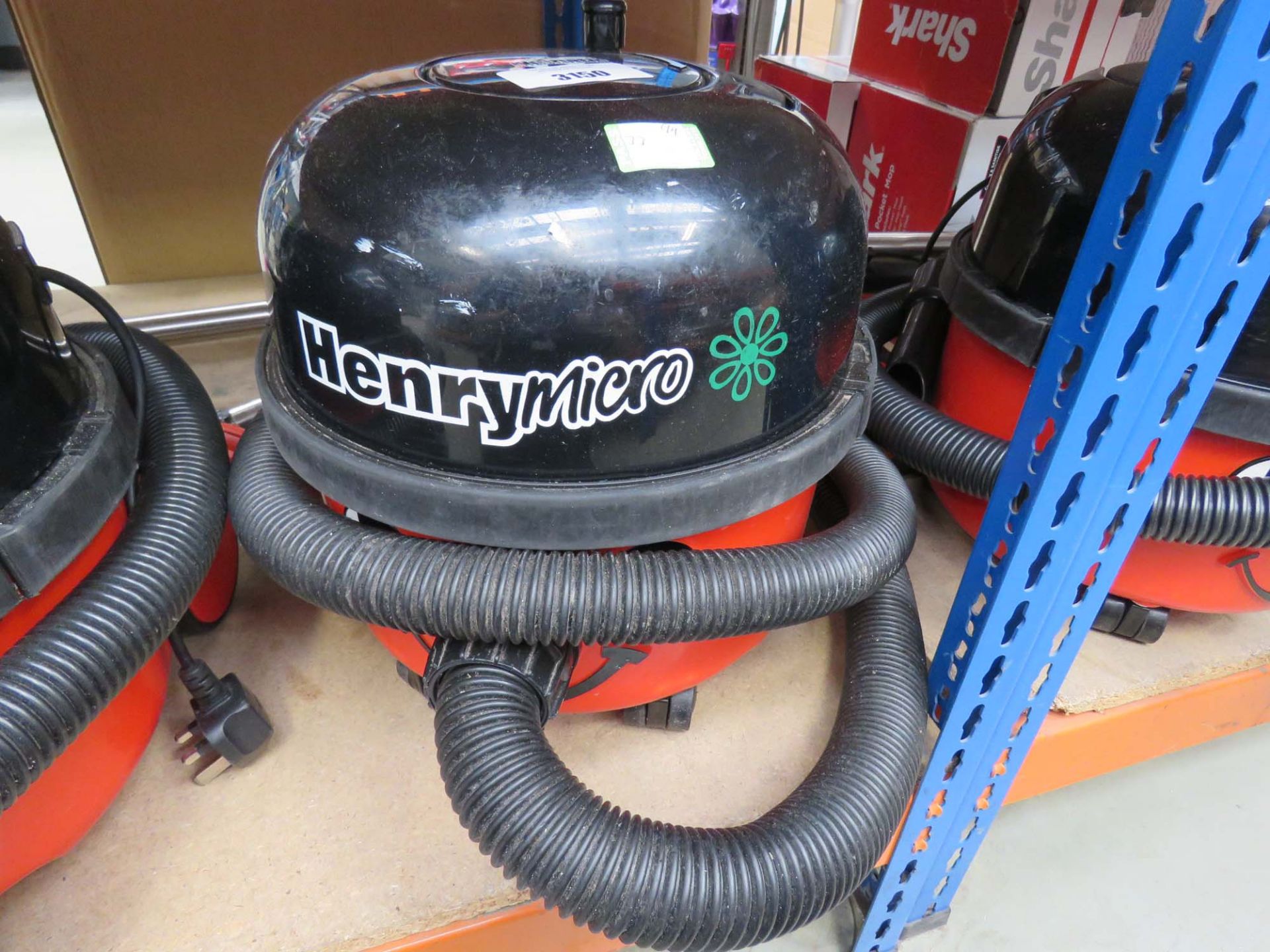 Henry micro vacuum cleaner, no pole