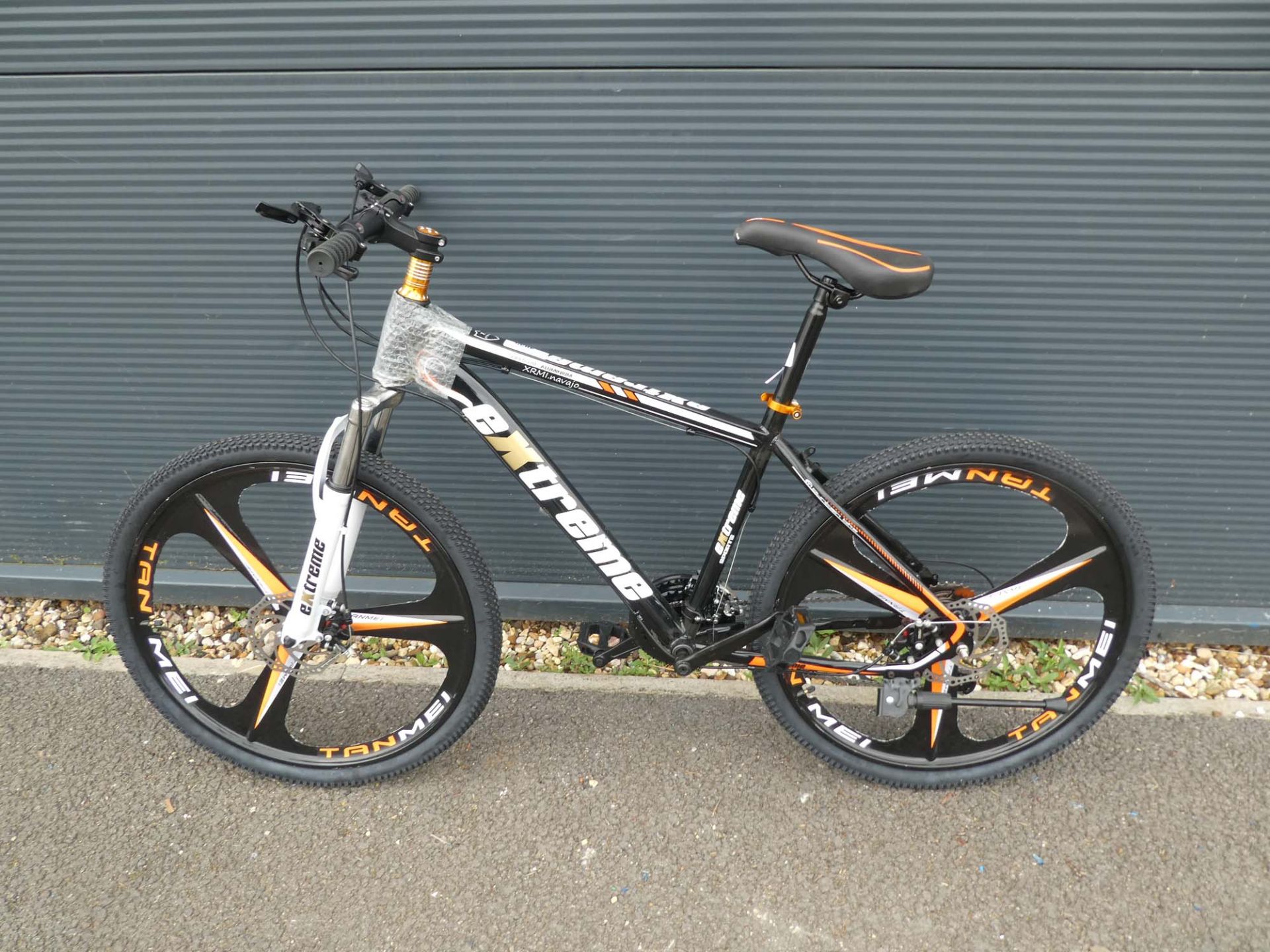 Black Extreme gents mountain bike