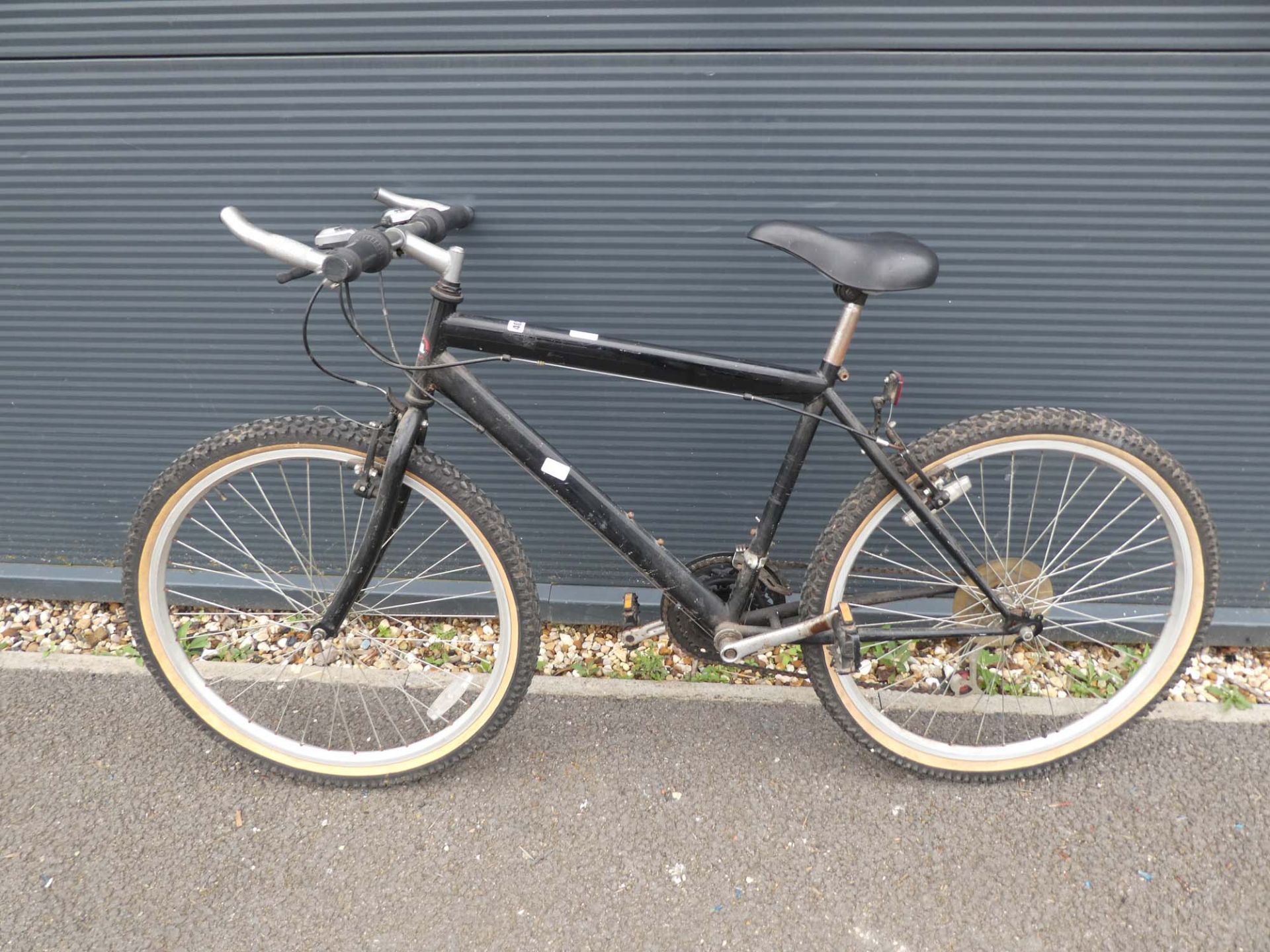 Black gents mountain bike