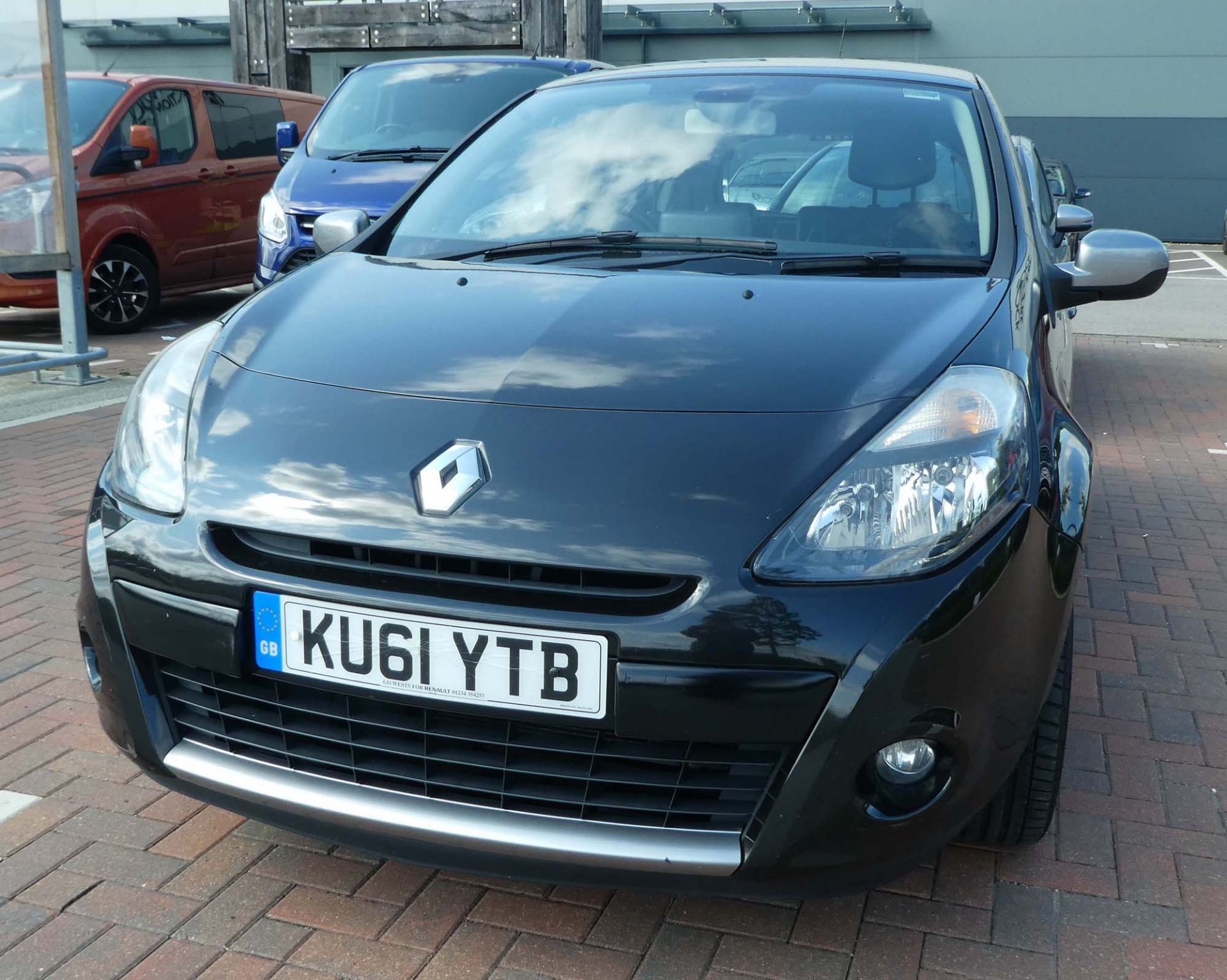 KU61 YTB Renault Clio Dynamique Tomtom 16v in black, first registered 26.09.2011, one key, 1149cc,