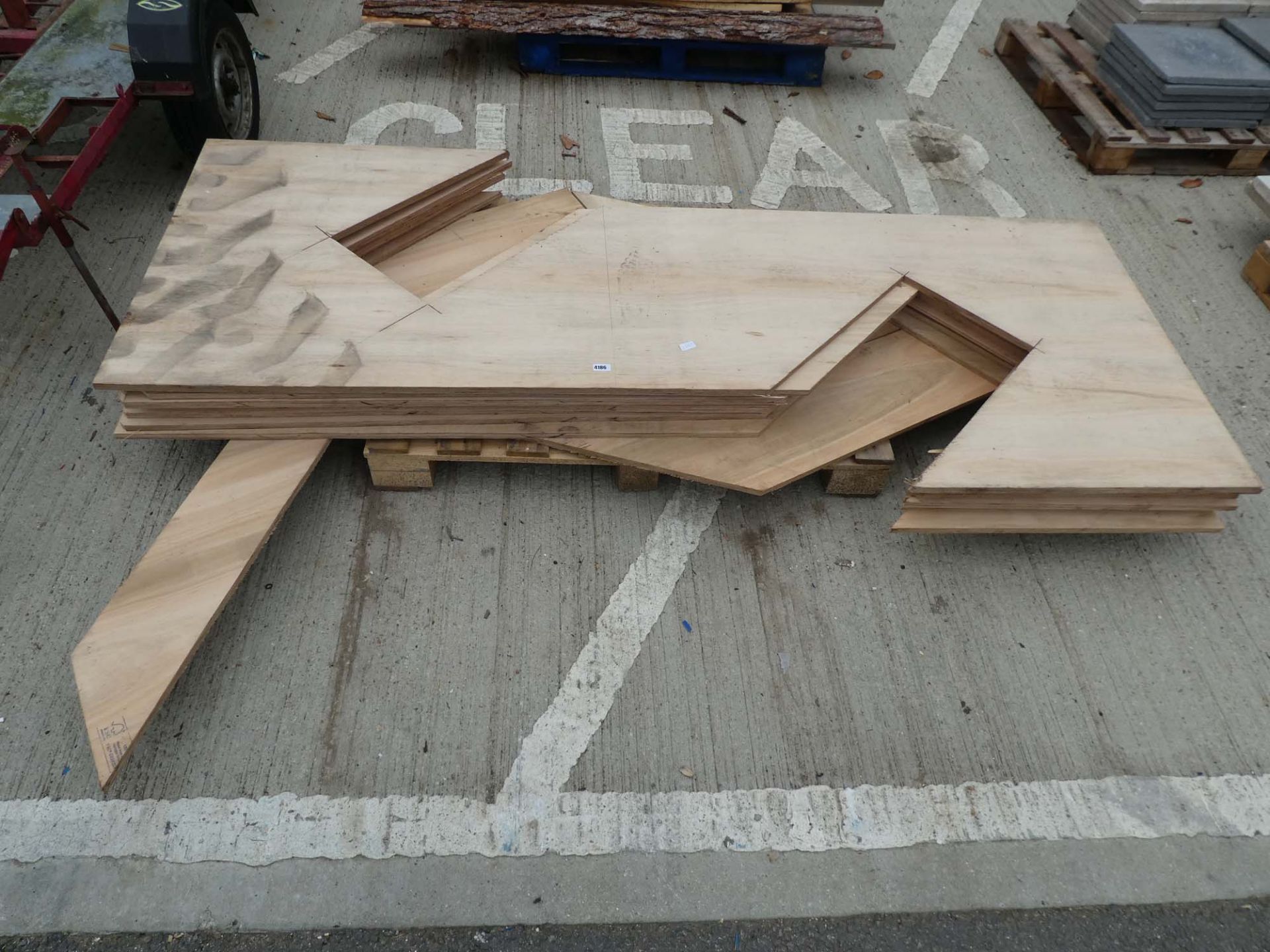 Quantity of off-cuts of plywood