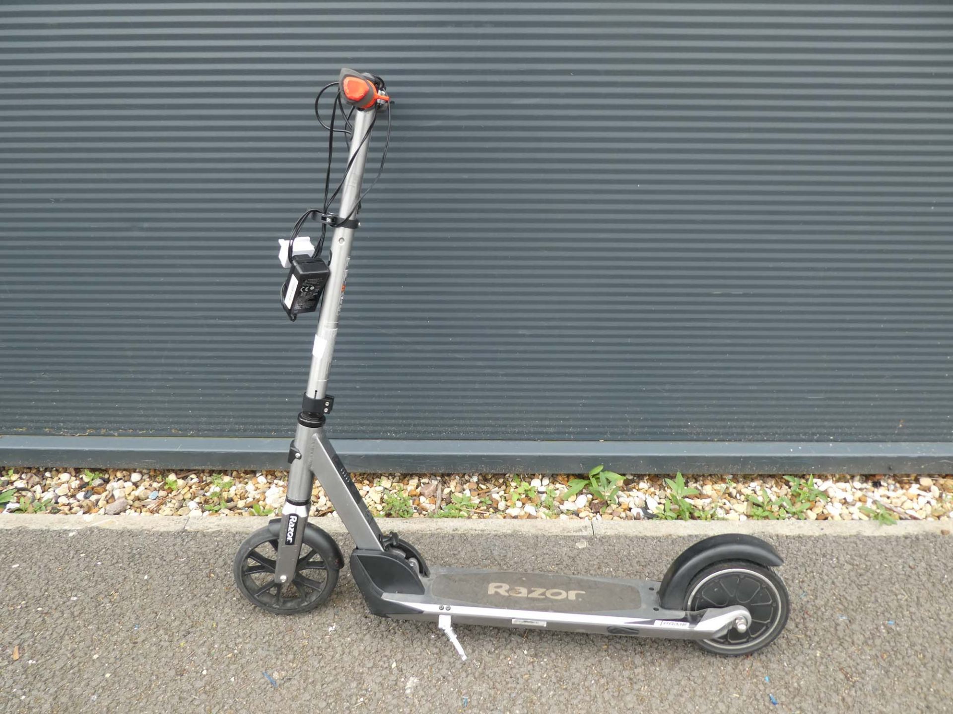 Razor electric scooter with charger