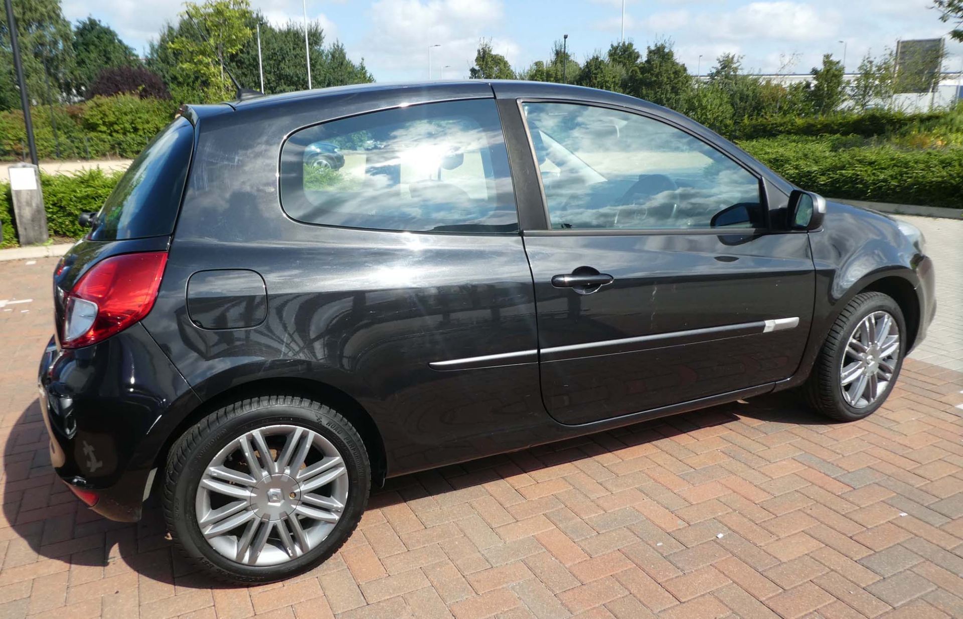 KU61 YTB Renault Clio Dynamique Tomtom 16v in black, first registered 26.09.2011, one key, 1149cc, - Image 8 of 12