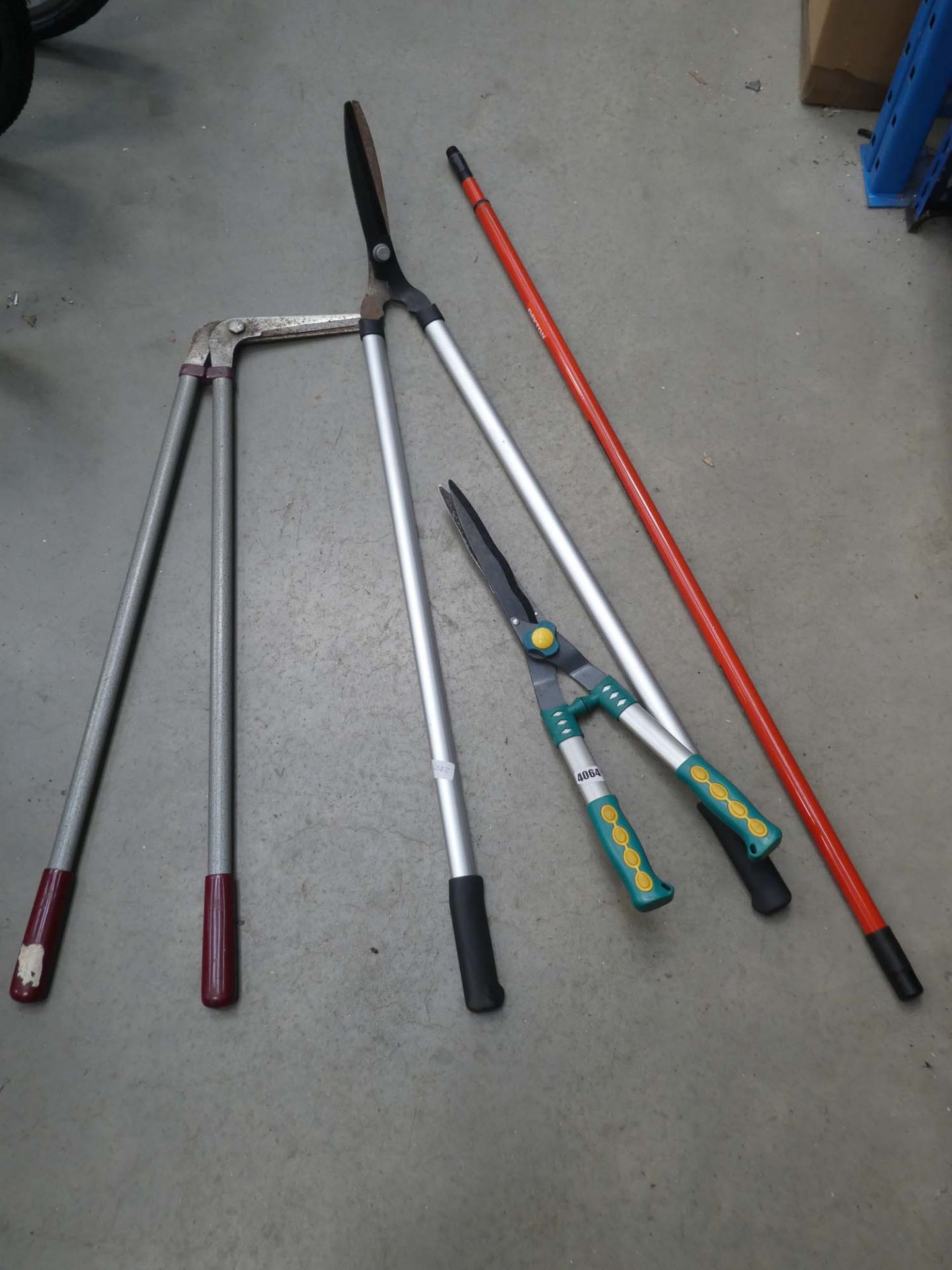 2 pairs of long shears, pair of hedging shears and telescopic pole
