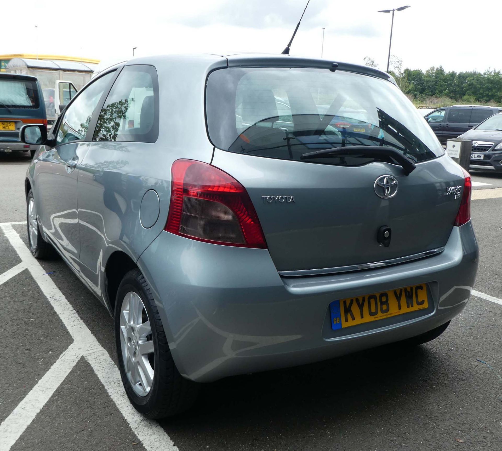 KY08 YWC Toyota Yaris TR in silver, first registered 05.03.2008, one key, 1296cc, petrol, 3 door - Image 4 of 8