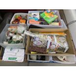 Pallet containing household crockery incl. jugs, cheese dishes, vases, cups and saucers, plates,