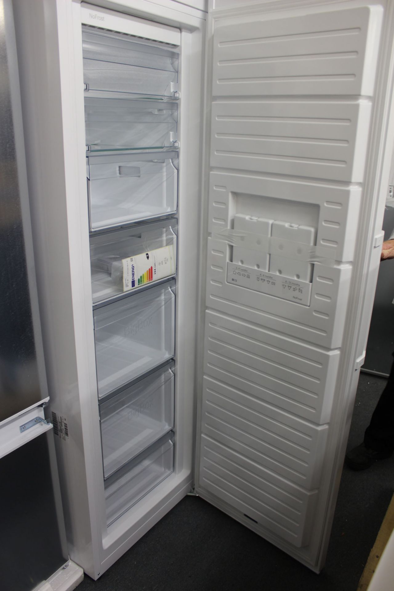 GS36NVWFV-B Siemens Free-standing upright freezer - Image 2 of 2