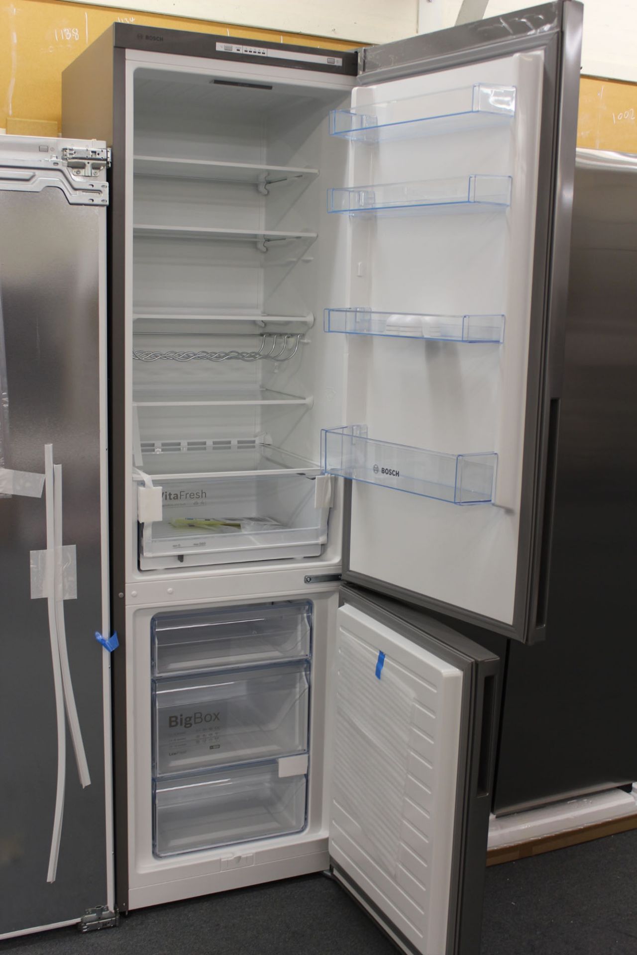 KGV39VLEAGB Bosch Free-standing fridge-freezer - Image 2 of 2