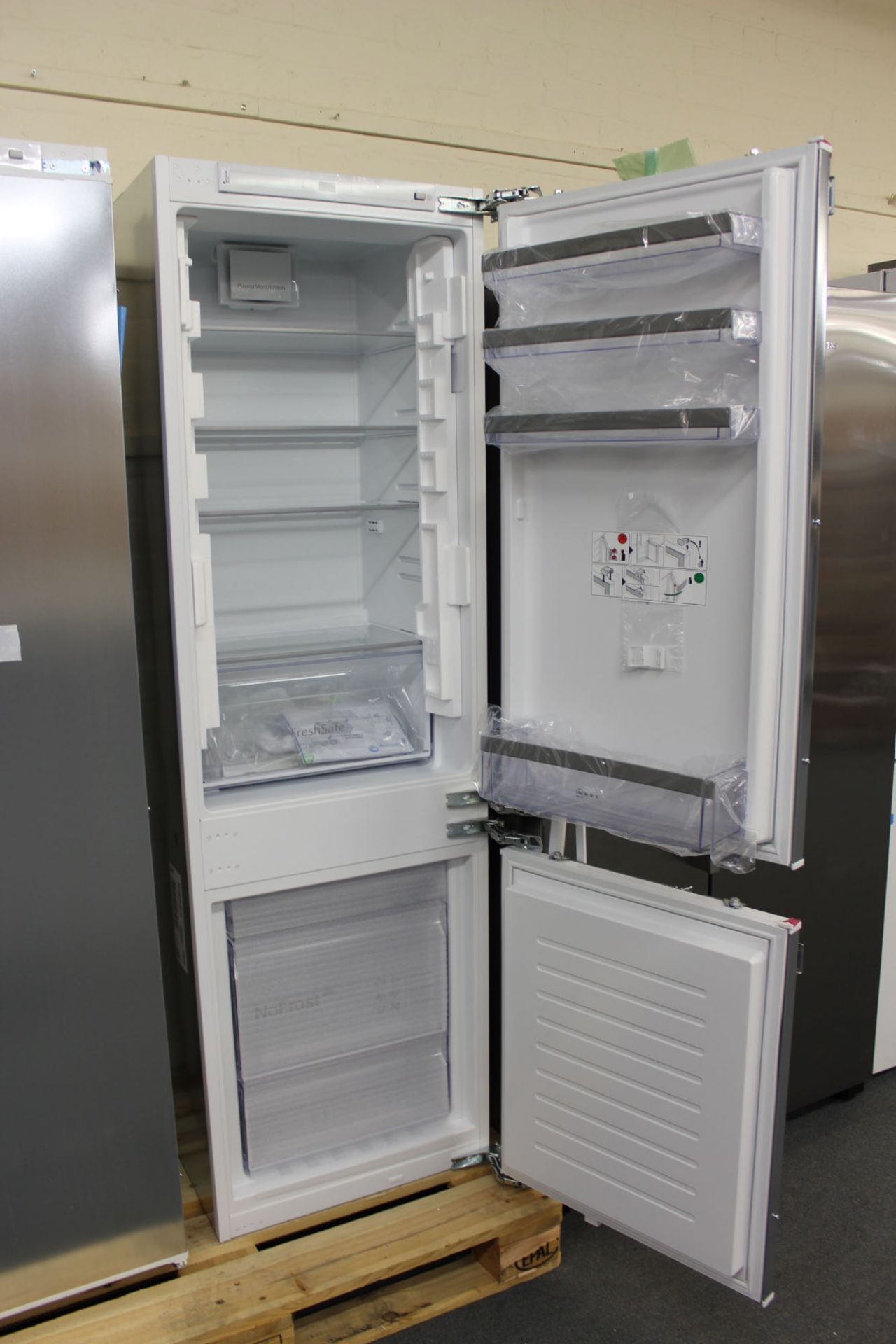 KI7862FF0GB Neff Integrated fridge/freezer - Image 2 of 2